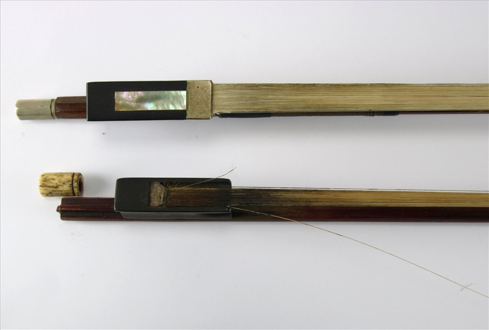 Geige Thüringen um 1900. Komplett mit Koffer und zwei Bogen sowie Zubehör. Gesamtlänge ca. 59 cm, - Image 5 of 8