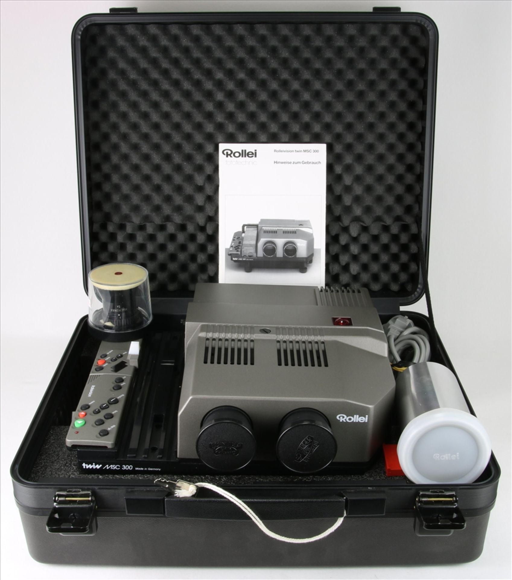 Rollei Diaprojektor Rolleivision twin MSC 300. Mit Zubehör in originalem Koffer. Nicht geprüft.
