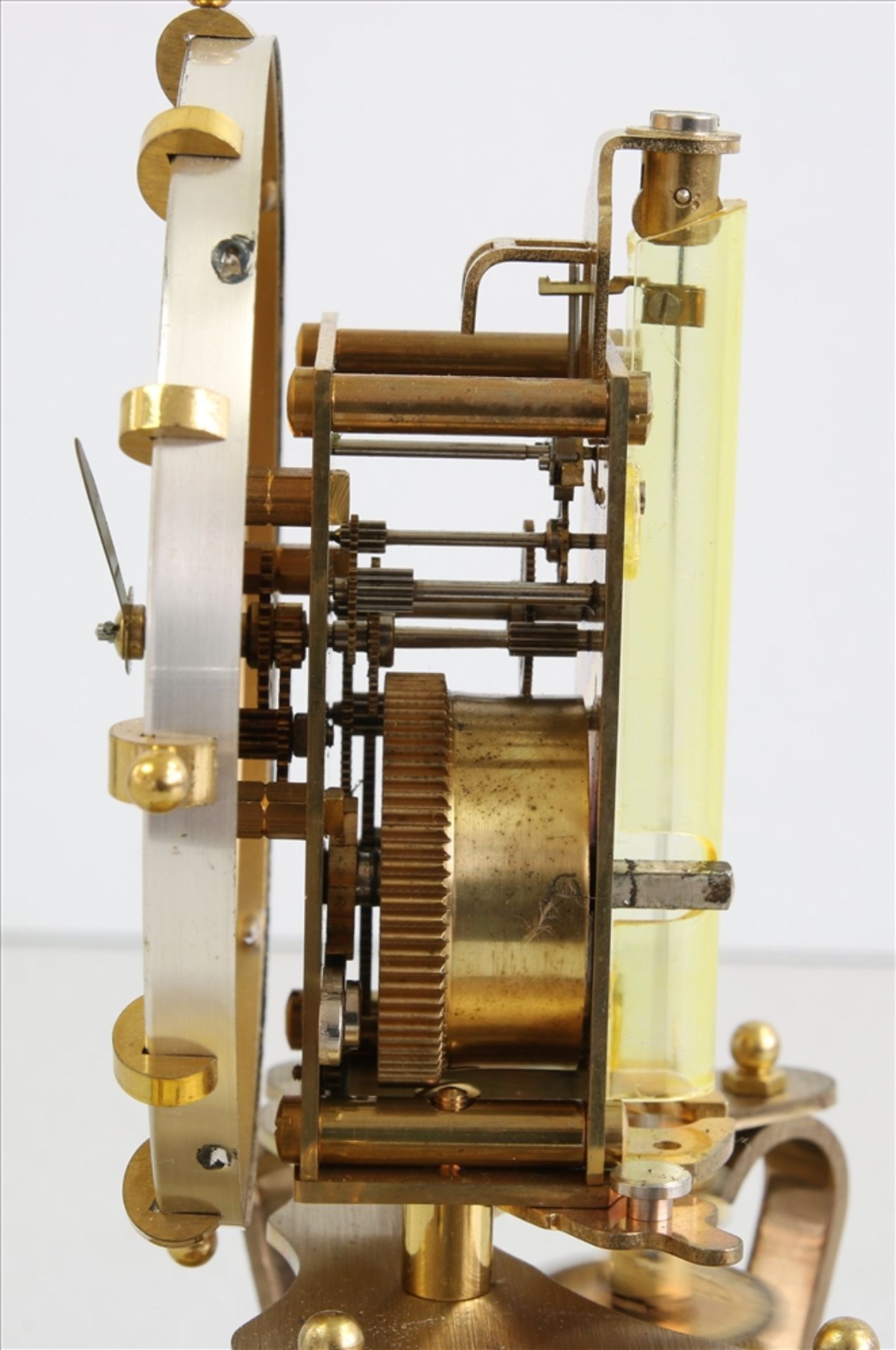 Drehpendeluhr Kundo, Kieninger & Obergfell, 20. Jh. Plexiglassturz. Größe ca. 23,5 x 14 cm, Höhe ca. - Bild 4 aus 4