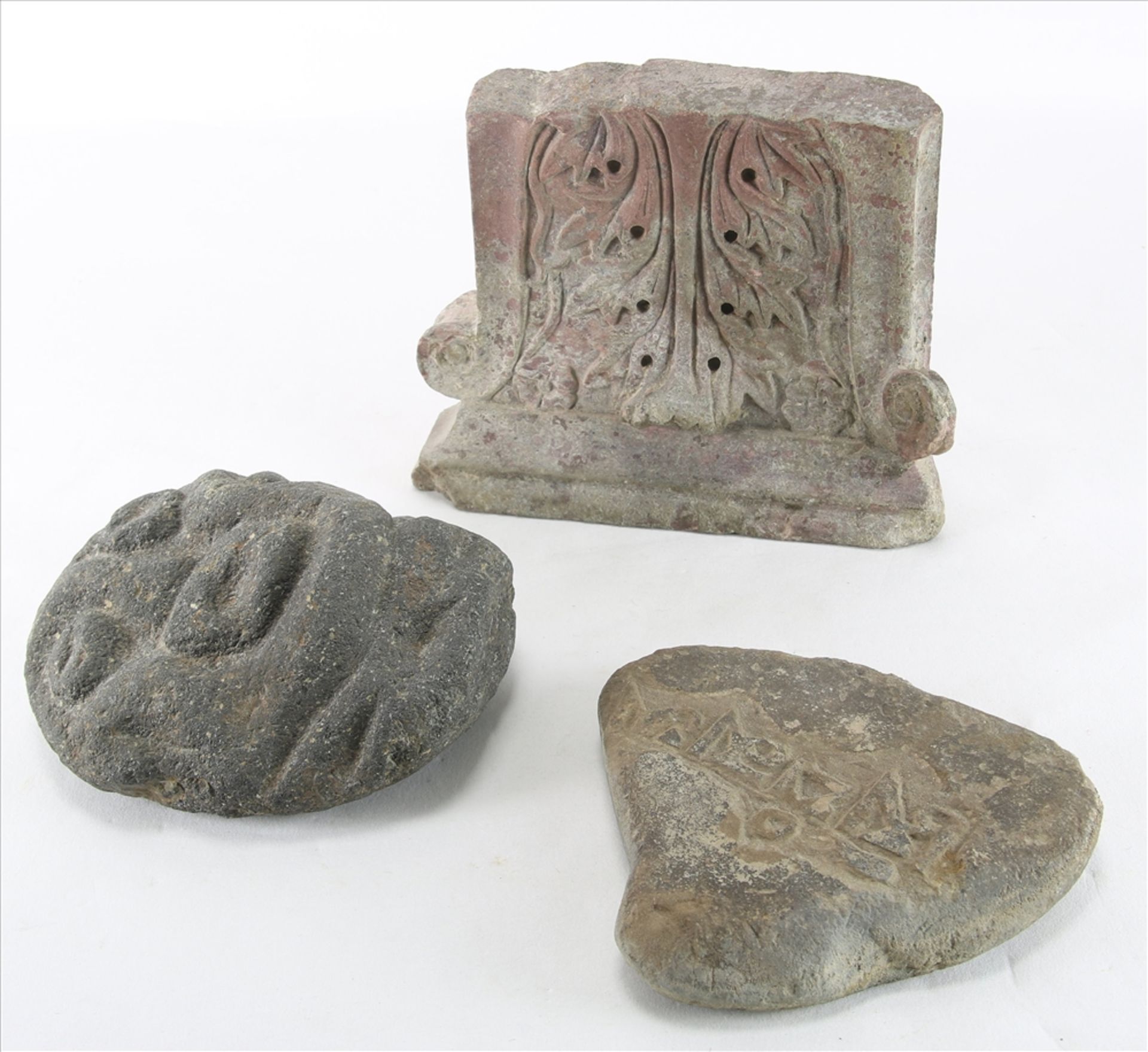 Konvolut Ausgrabungen Diverse Steinfragmente wohl aus dem asiatischen Raum. Größtes ca. 17,5 x 14