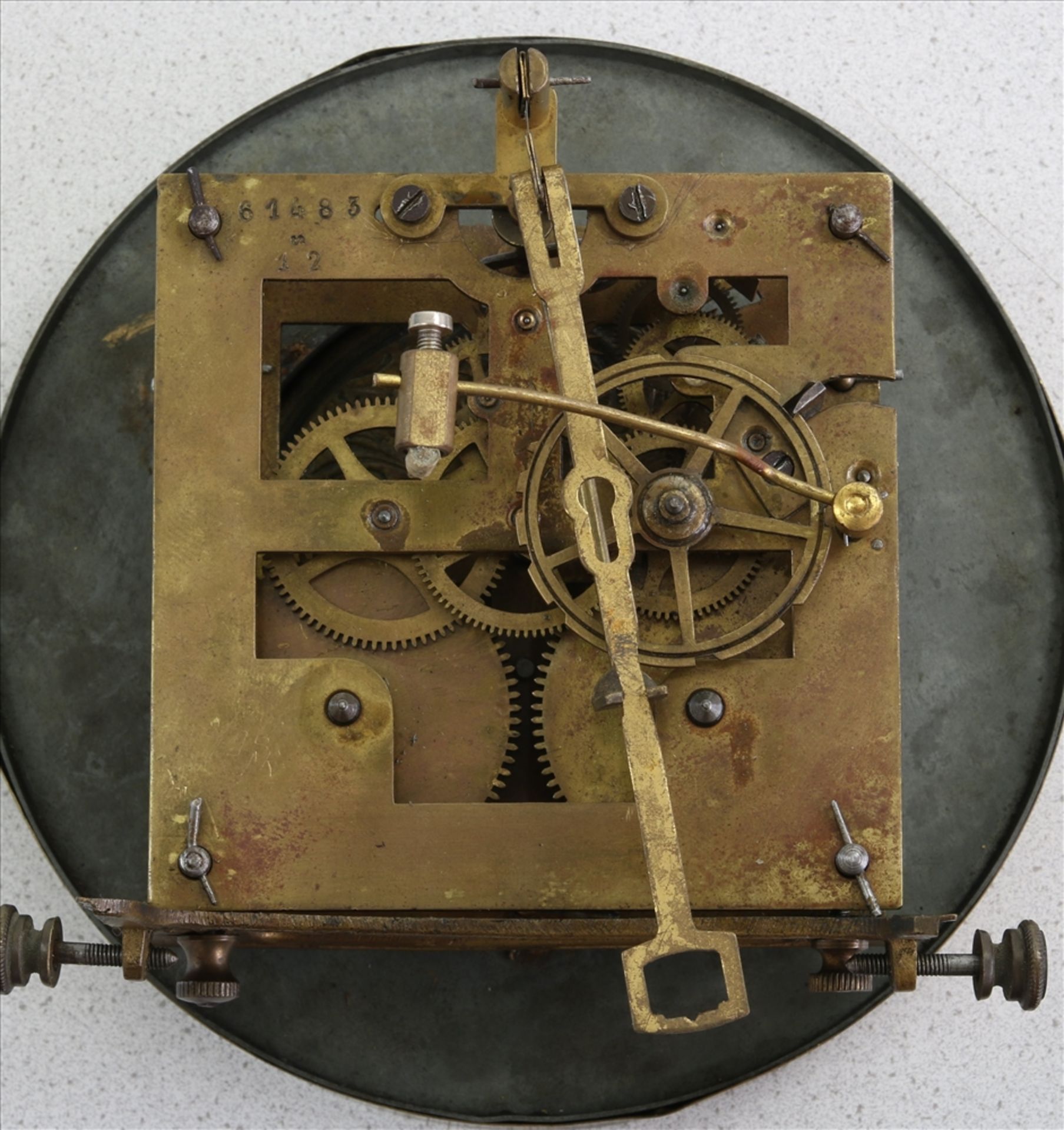 Gründerzeit Freischwinger 19. Jh. Kapitales Holzgehäuse mit Metallapplikationen. Pendulenwerk mit - Bild 4 aus 4