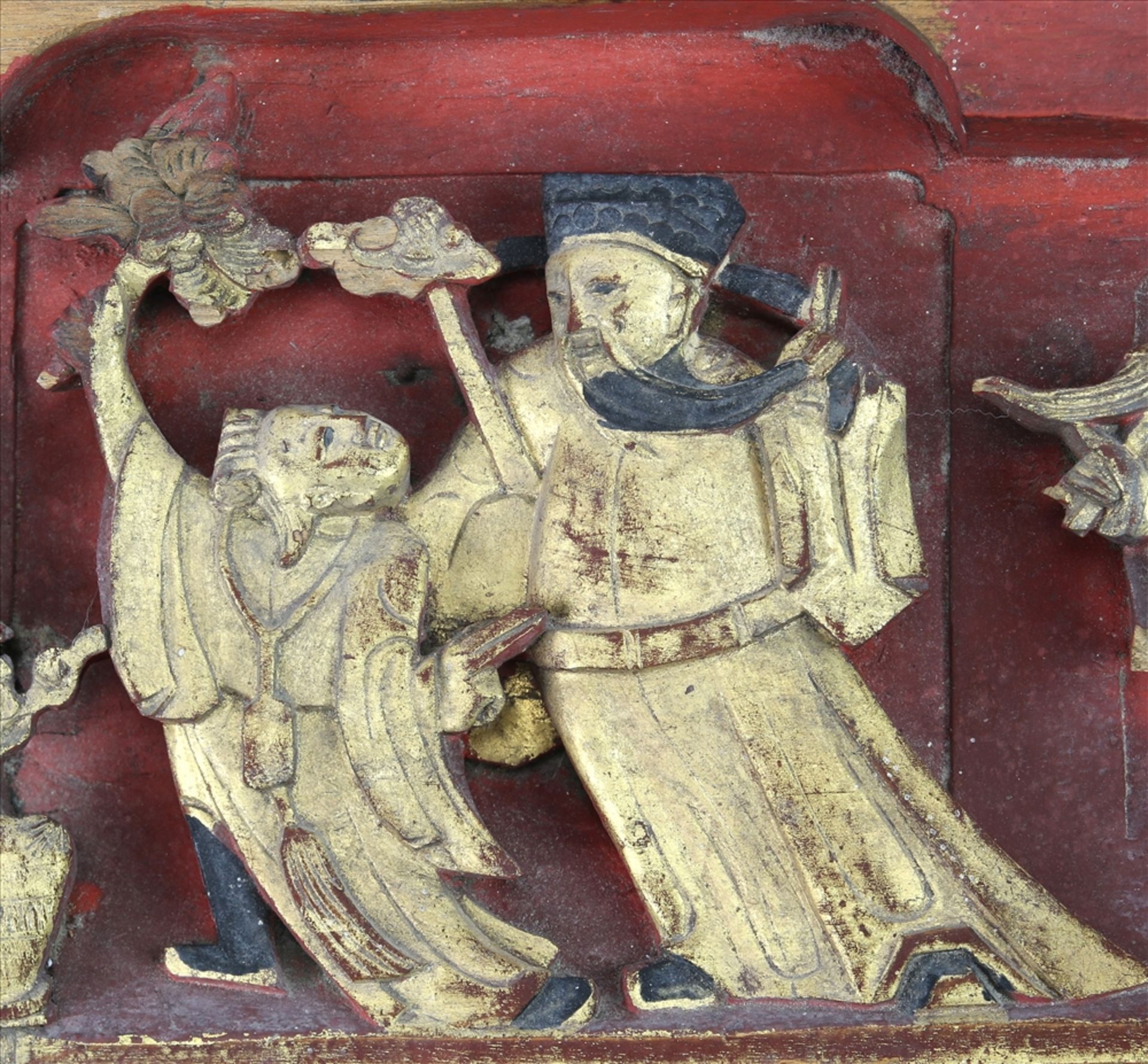 Chinesisches Wandpanel 19. Jh. Holz geschnitzt und polychrom bzw. goldstaffiert. Größe ca. 37,5 x 17 - Bild 3 aus 9