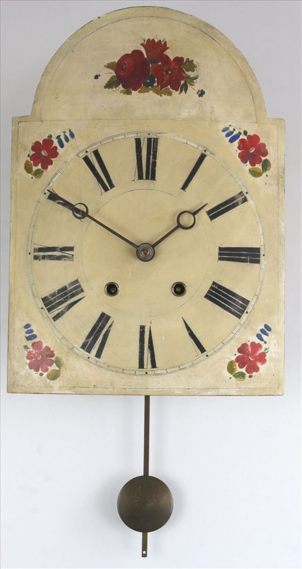 Schilderuhr Schwarzwald um 1900. Floral bemaltes Schild. Hinterpendel. Messingräderwerk. Schlag