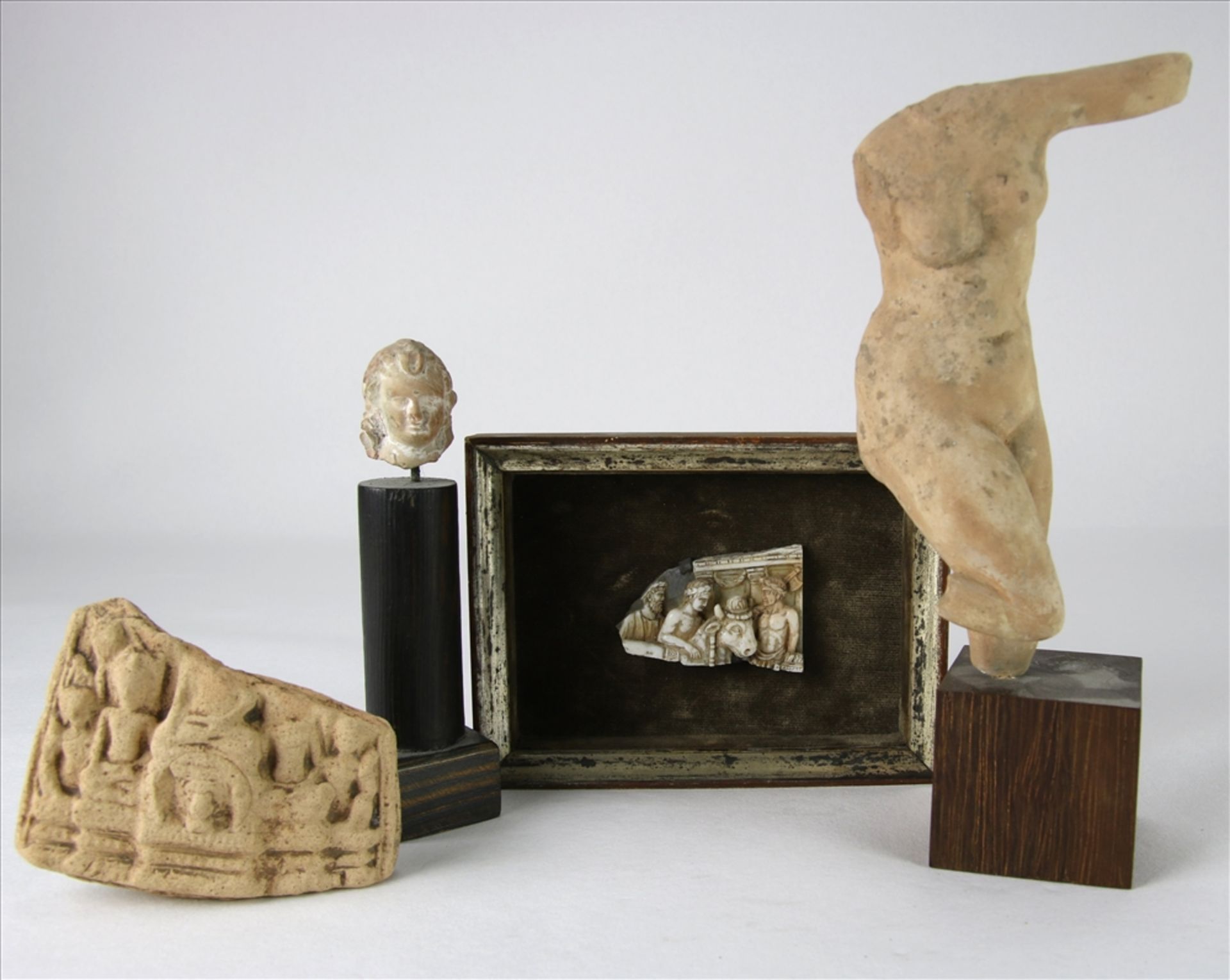 Konvolut Antike Hauptsächlich Mittelmeerraum. Venus und ein Terracotta Kopf sowie ein buddhistisches