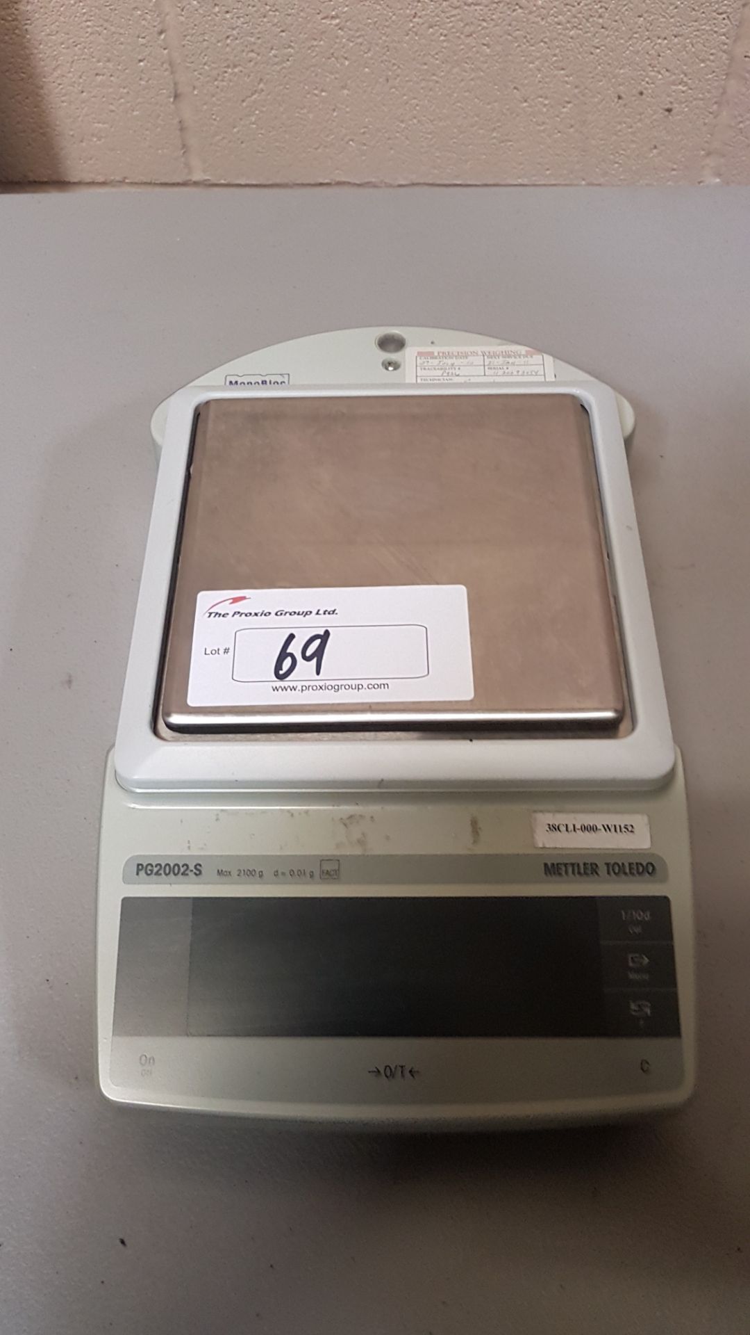 Mettler-Toledo lab scale, model PG2002-S, 2100 g capacity.