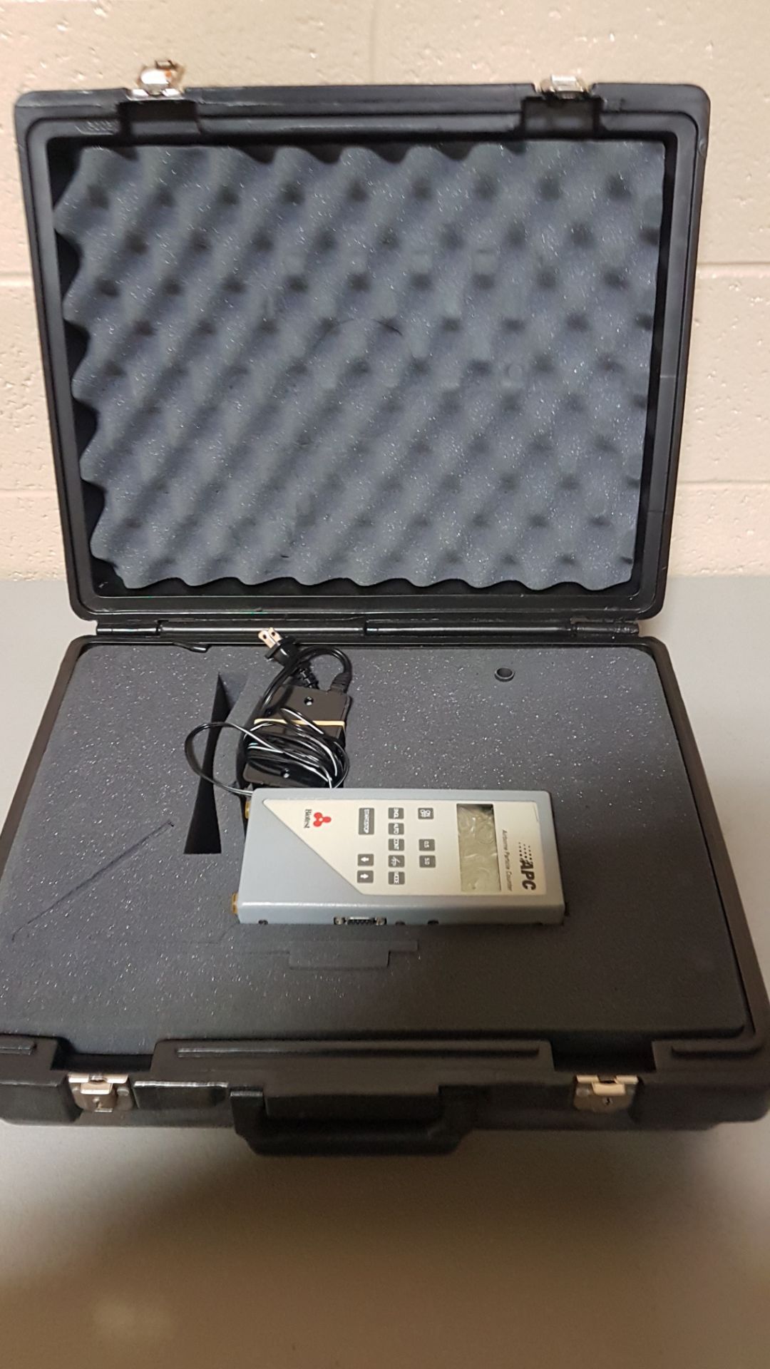 APC laser Airborne Particle Counter, model 942005.