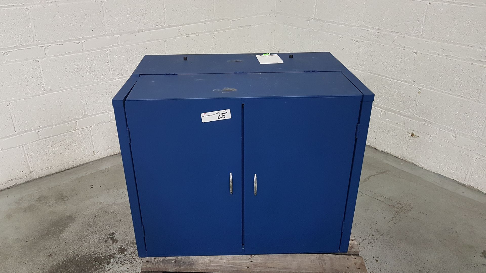 Insulated cabinet, 32"W x 23" D x 27" H.