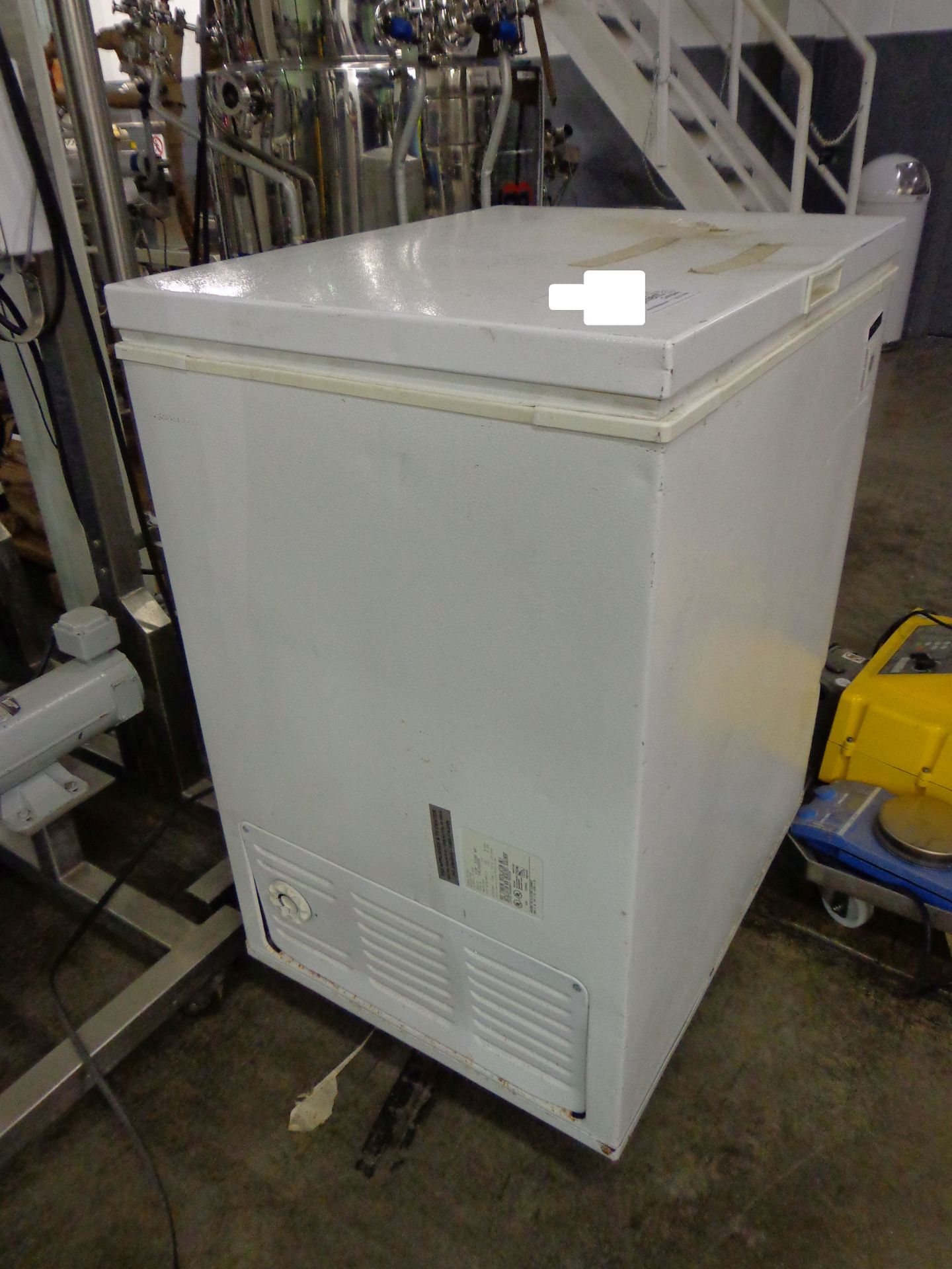 5 cu ft General Electric Chest Freezer - Image 2 of 4