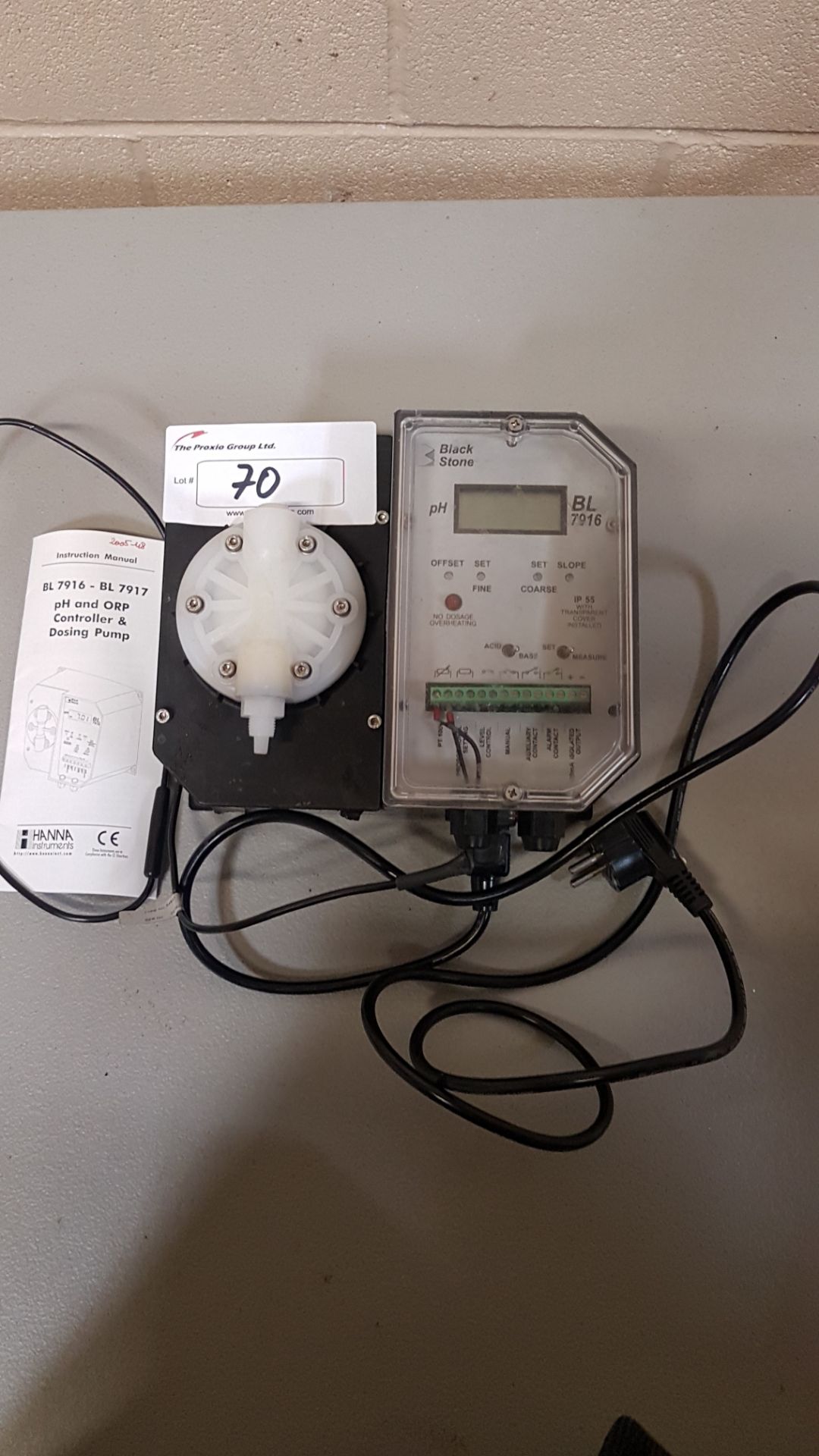 Hanna Instruments pH meter and dosing pump unit, model BL7916.