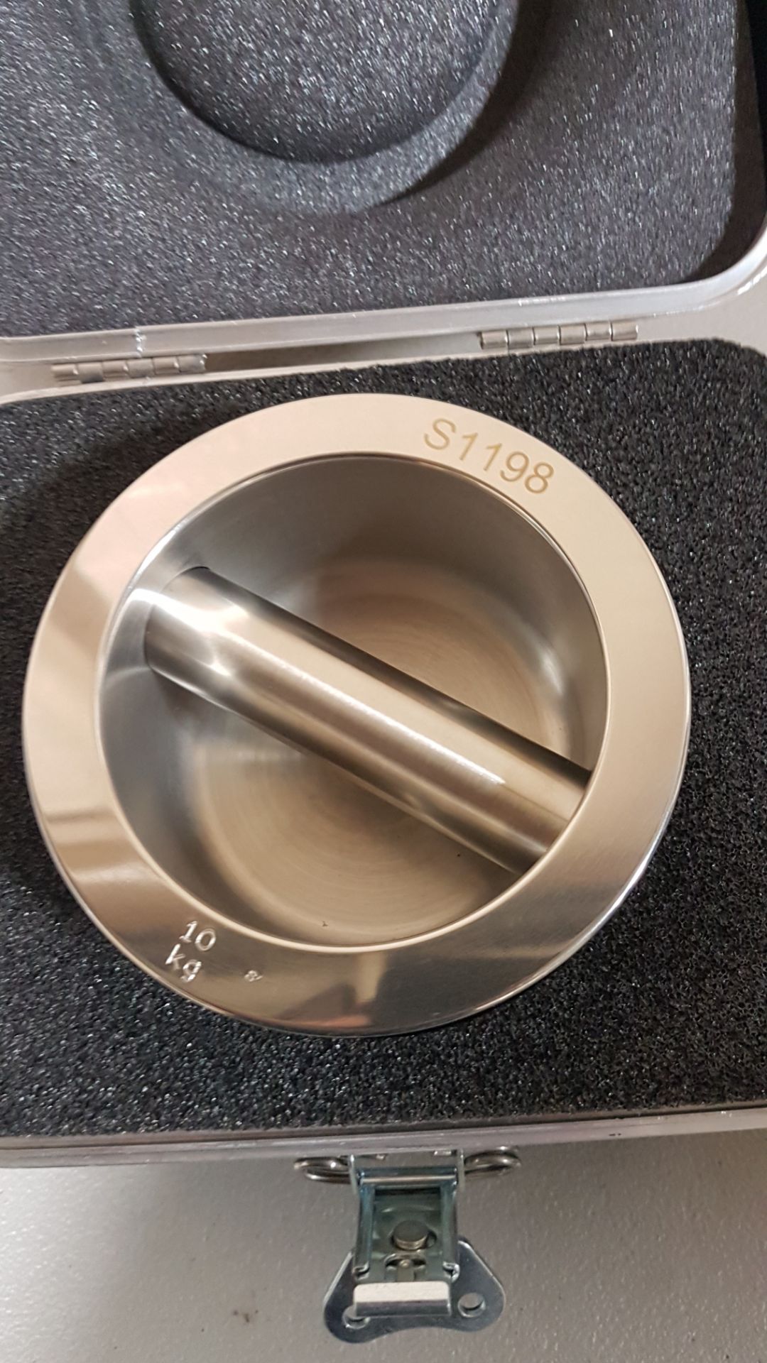 10 kg calibration weight. Stainless Steel - Image 2 of 7