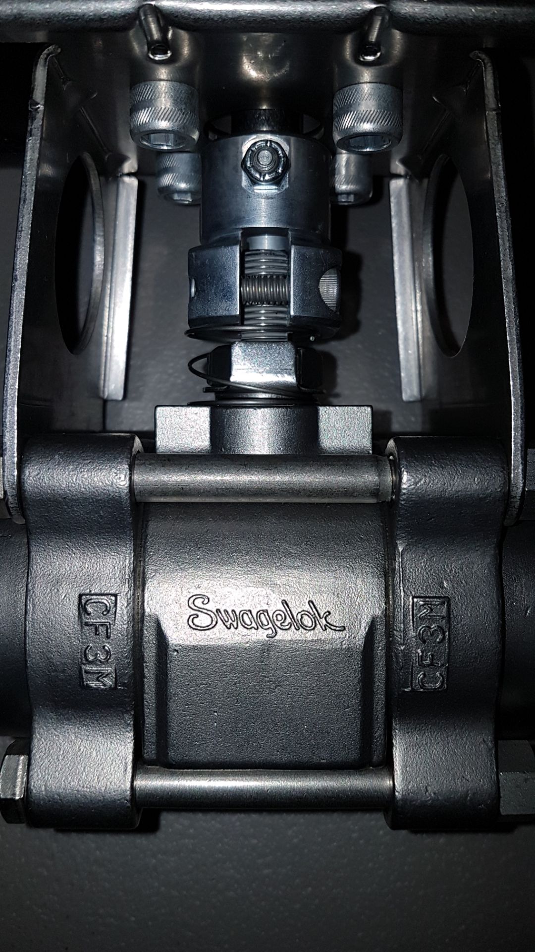 Swagelock automated 1.25" stainless steel ball valve, model 135 SR, XP. - Image 2 of 9