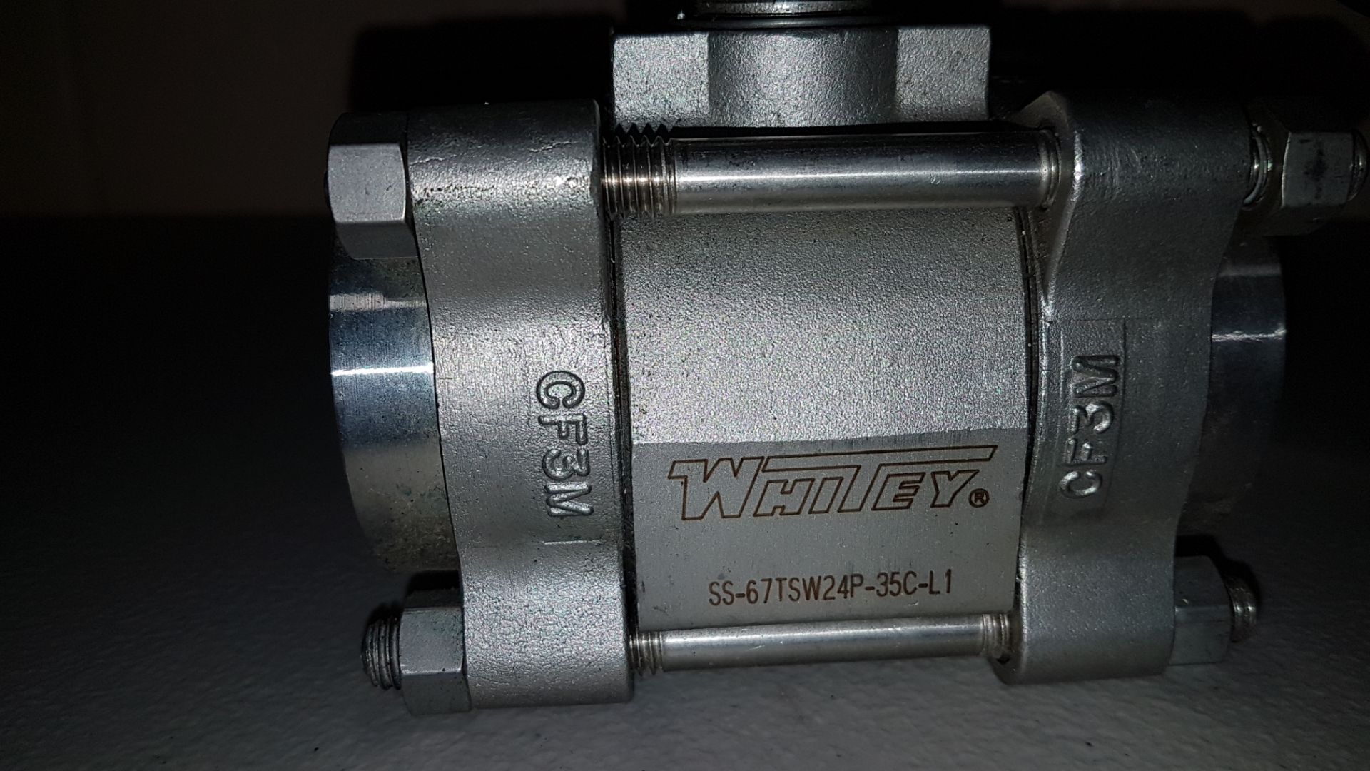 Lot of (2) stainless steel ball valves, 1.25" Whitey ball valve, and 0.5" SVT 3-way ball valve. - Image 2 of 11