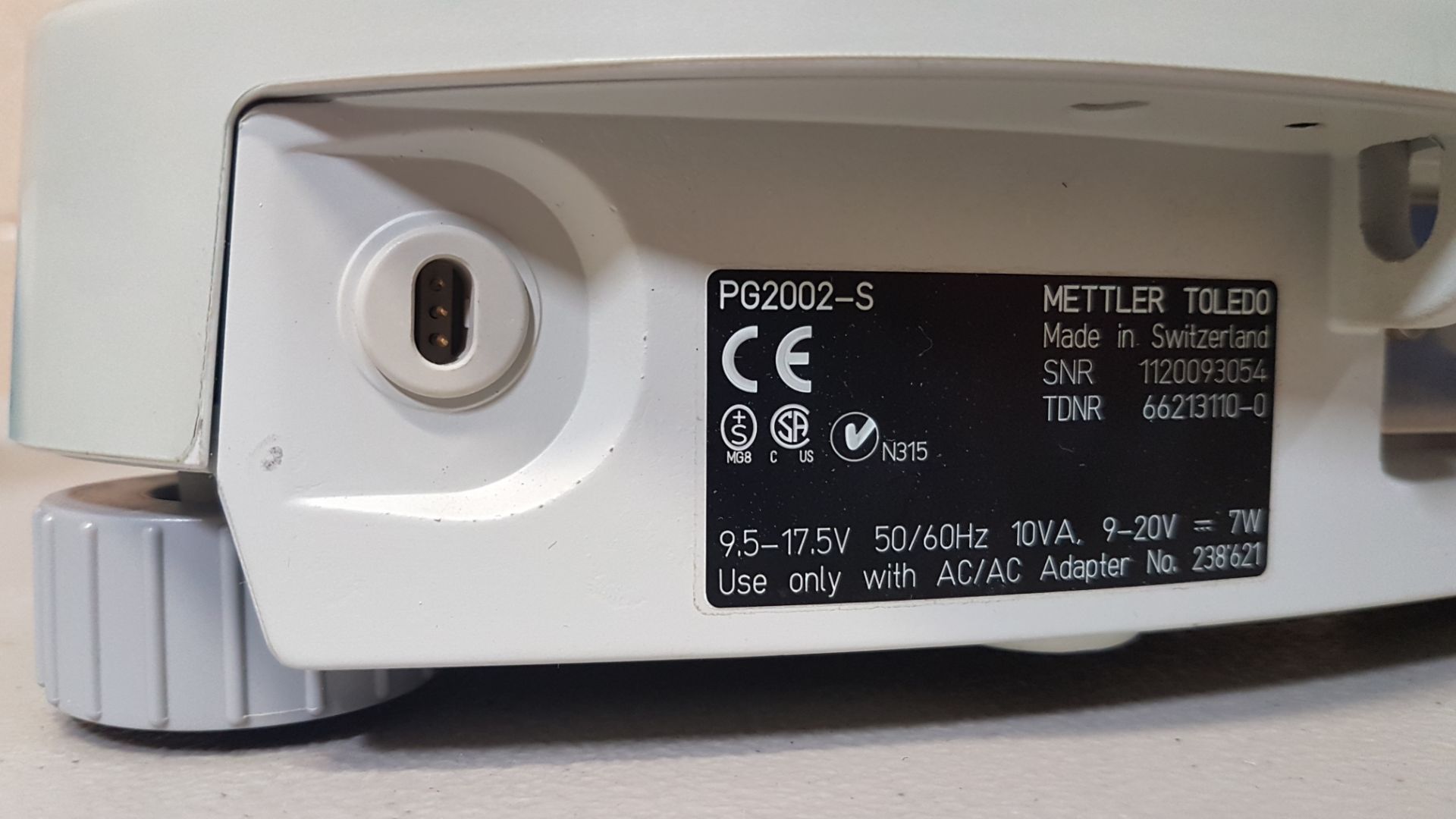 Mettler-Toledo lab scale, model PG2002-S, 2100 g capacity. - Image 9 of 11