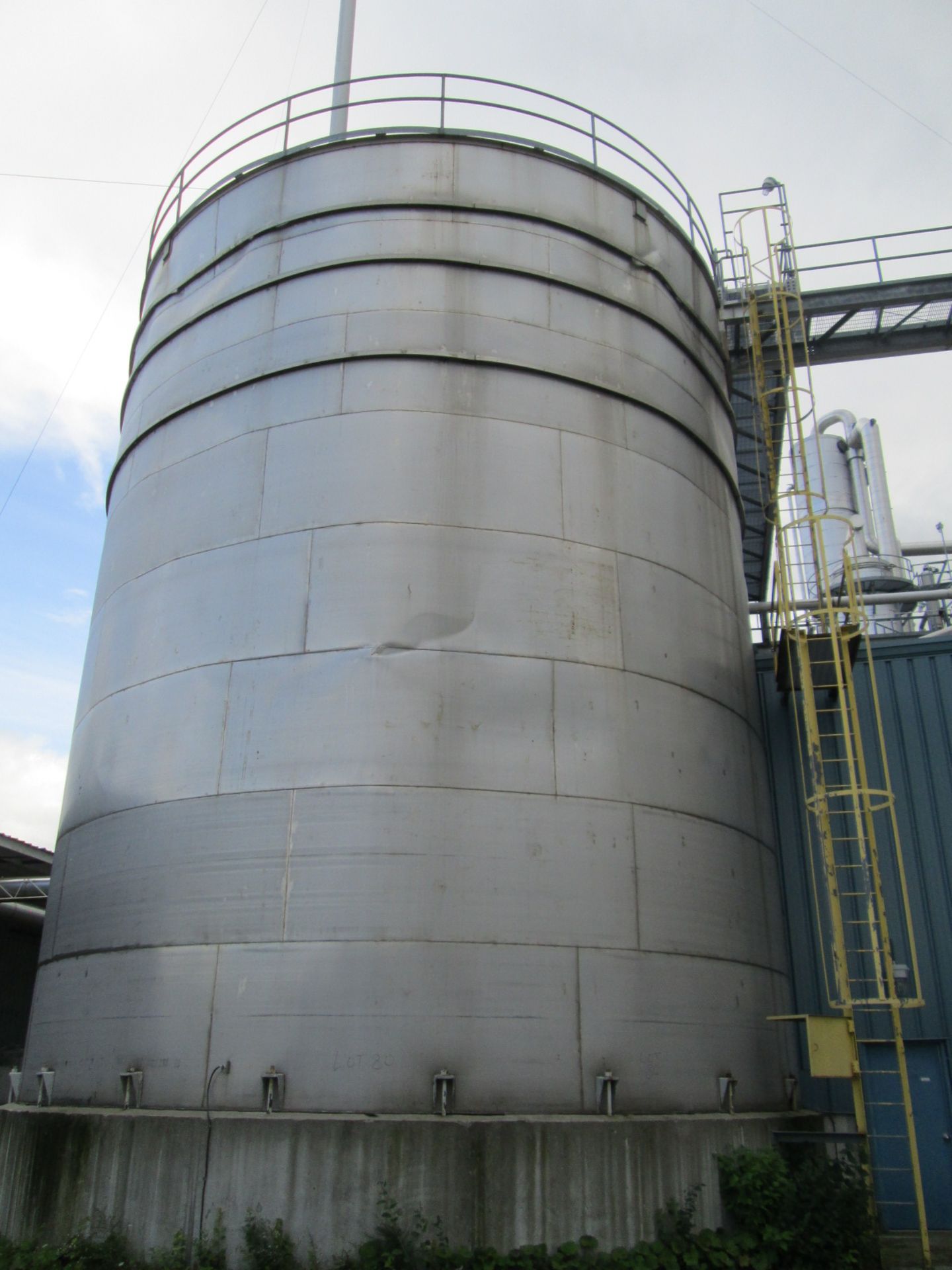 250,000 Gallon Stainless Steel Tank with Agitator - Image 4 of 15