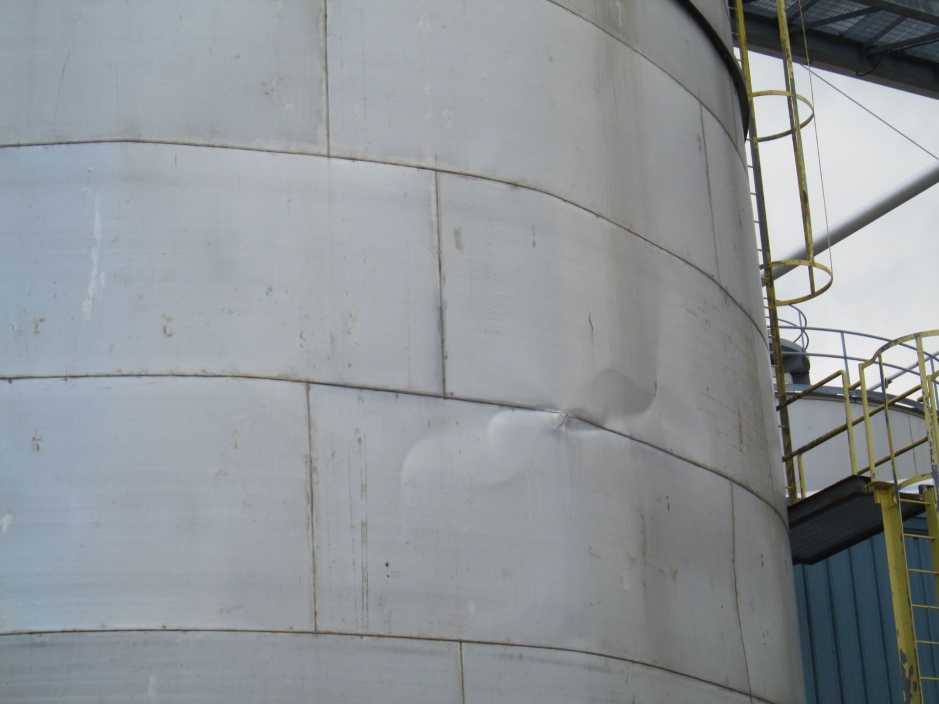 250,000 Gallon Stainless Steel Tank with Agitator - Image 14 of 15