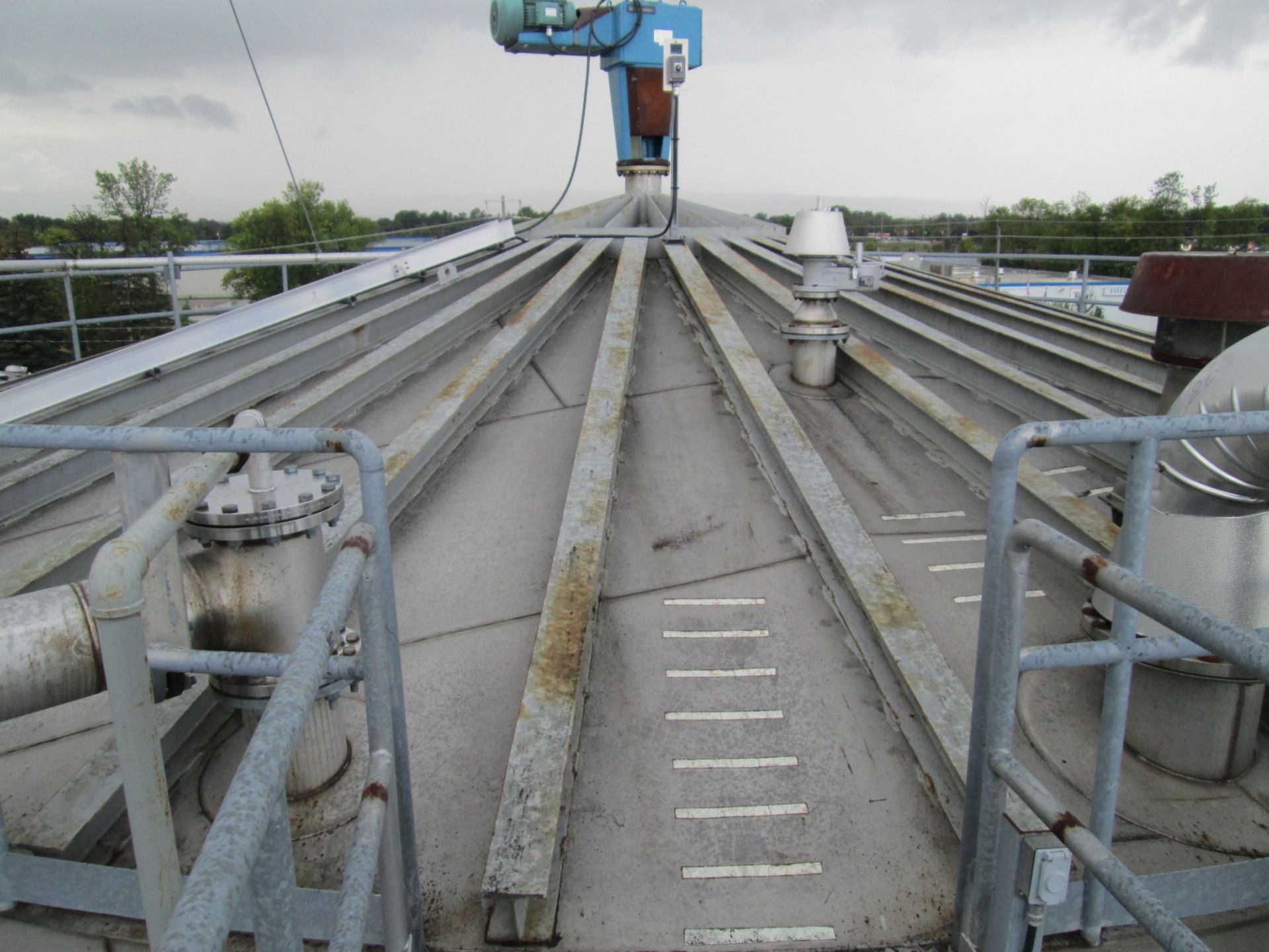 360,000 Gallon Stainless Steel Tank with Chemineer Agitator. - Image 6 of 14