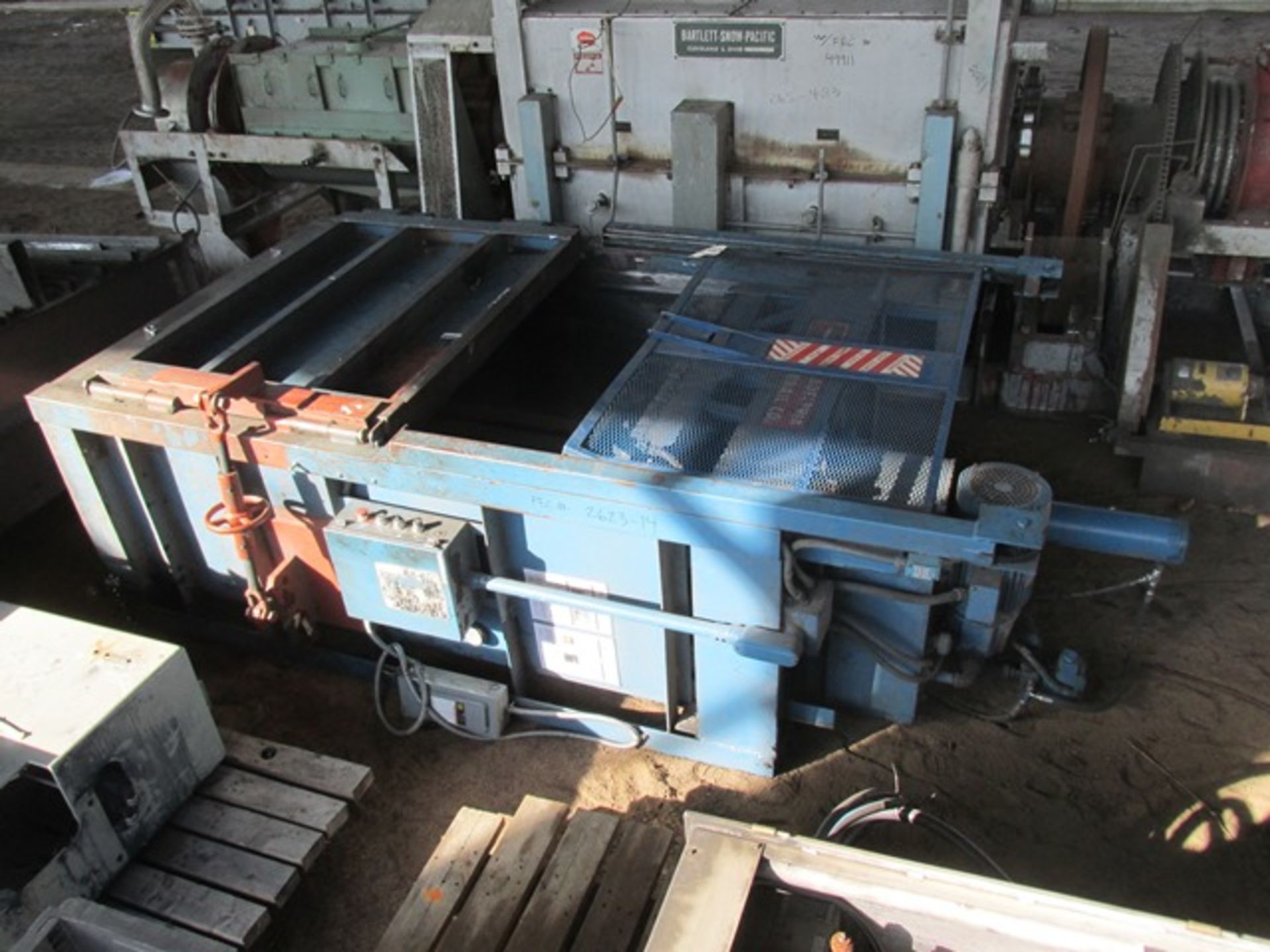 Philidelphia Tramrail Vertical Baler - Image 2 of 7