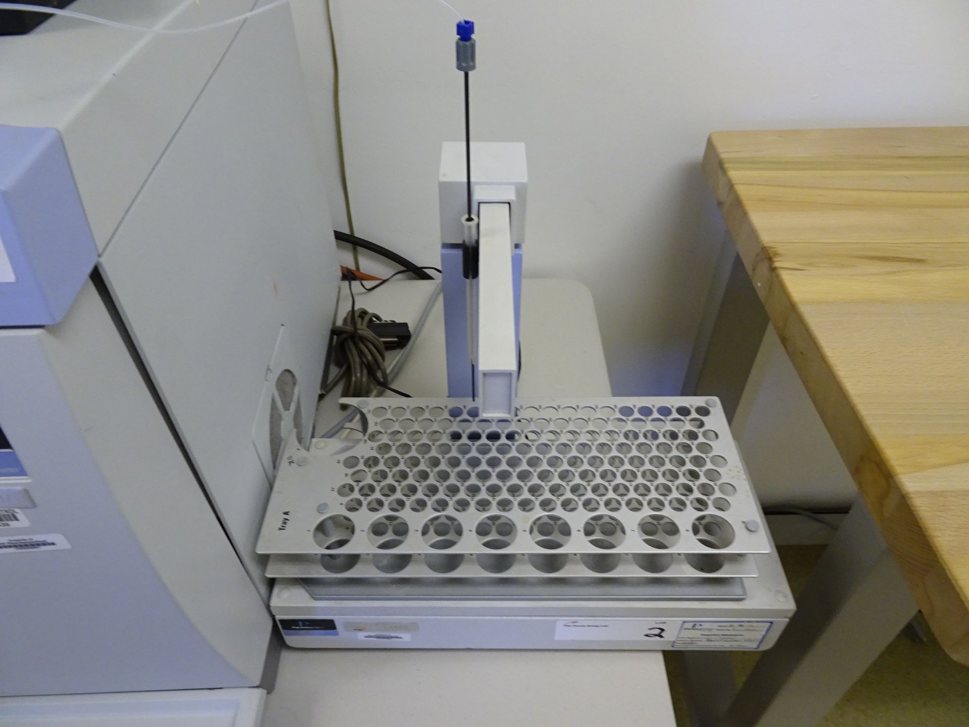 Perkin Elmer Model AAnalyst 400 Atomic Absorption Spectrometer, Model AS 90 Auto Sampler, (4) PE - Image 8 of 9