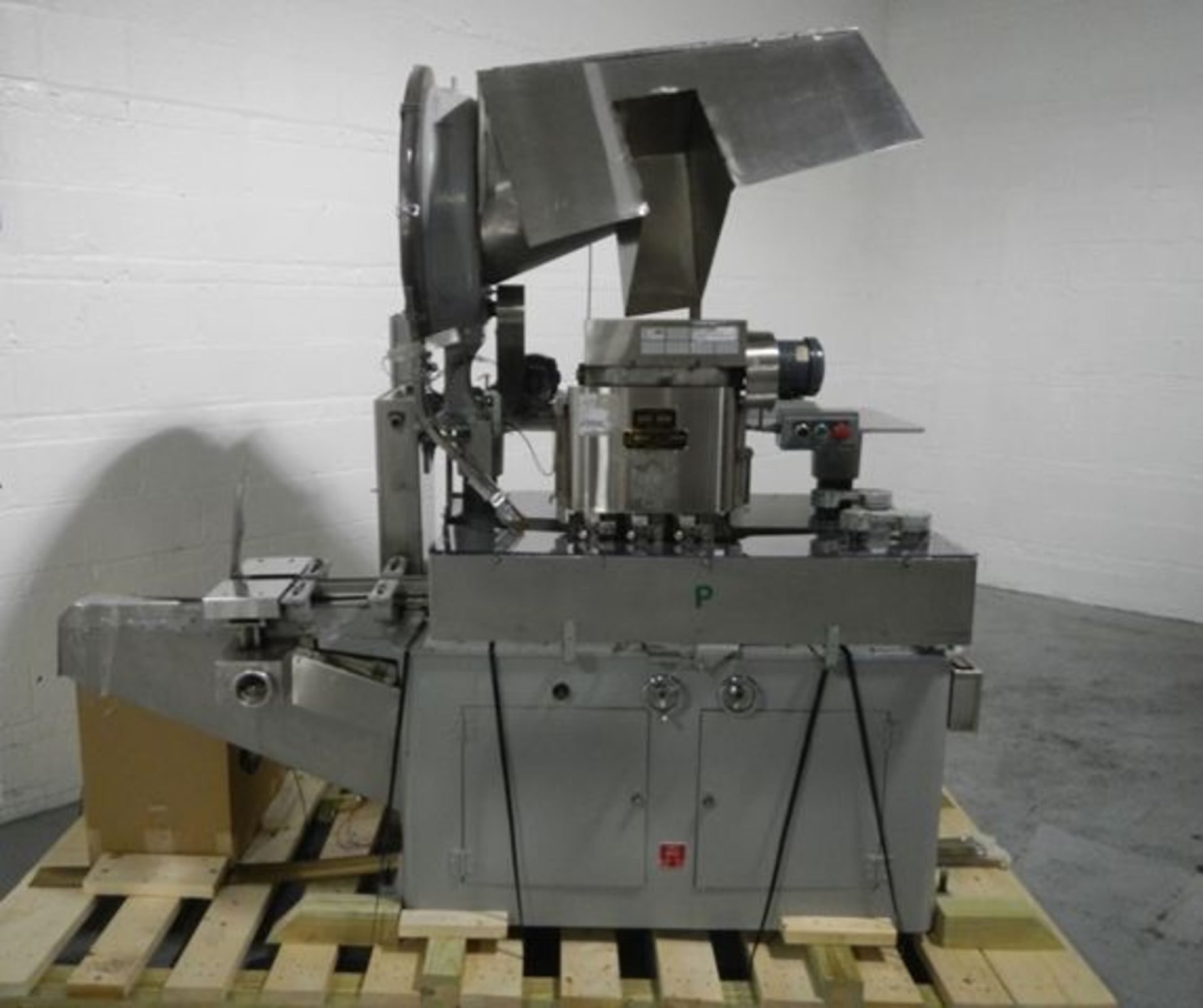 Resina in-line quill capper, model U30699, 6 spindle