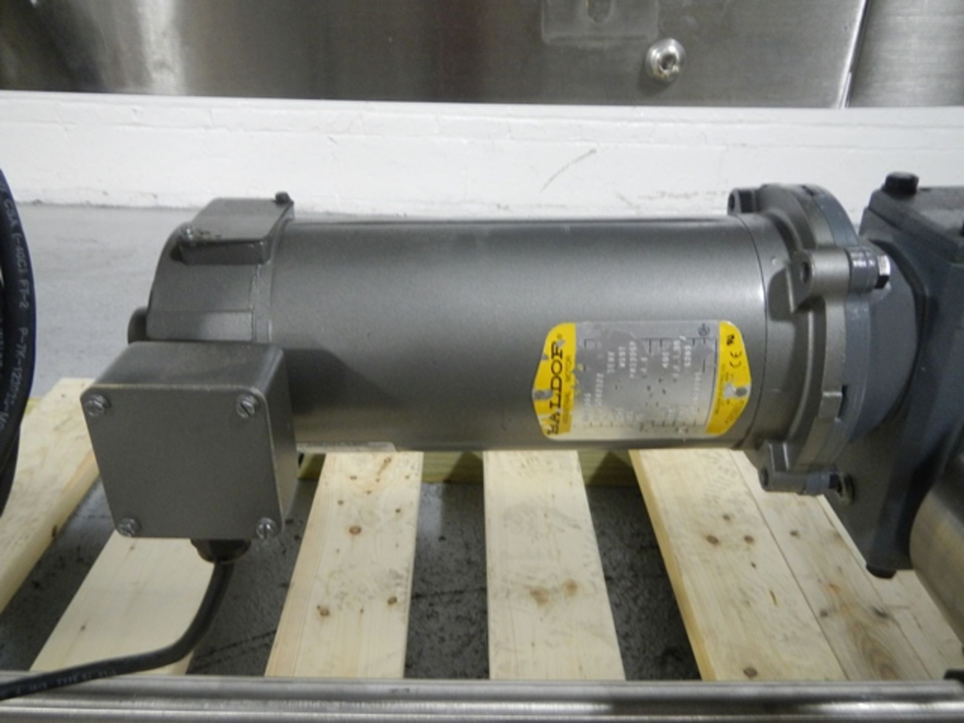 3" wide x 100" long slat conveyor, on stand with .25 hp, dc motor with controller. - Image 8 of 9