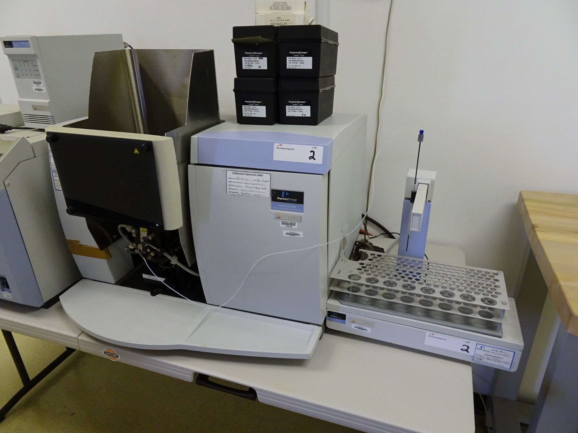 Perkin Elmer Model AAnalyst 400 Atomic Absorption Spectrometer, Model AS 90 Auto Sampler, (4) PE