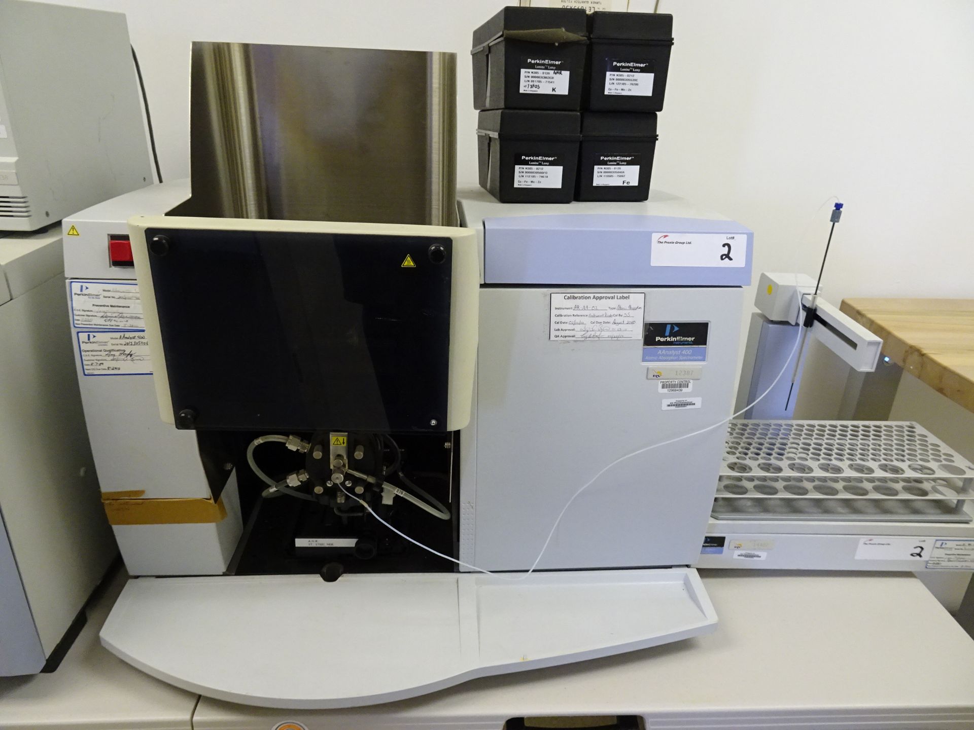 Perkin Elmer Model AAnalyst 400 Atomic Absorption Spectrometer, Model AS 90 Auto Sampler, (4) PE - Image 2 of 9