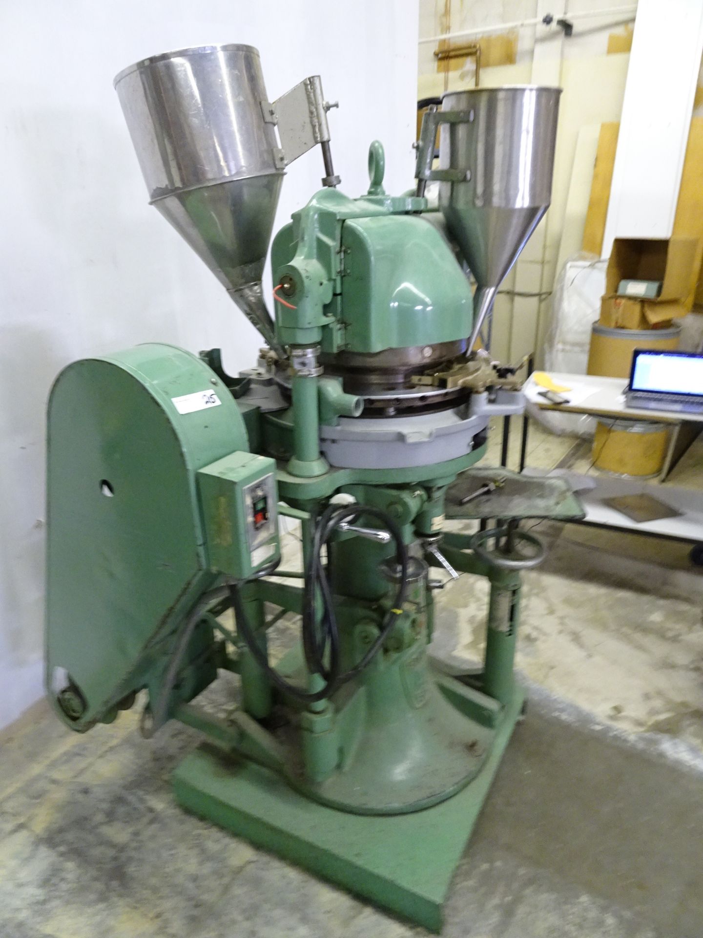 F.J. Stokes BB2 Tablet Press, Model 313-1 s/n T42054 1.5 Ton 24 Station Turret, (2) Feed Stations - Image 4 of 9