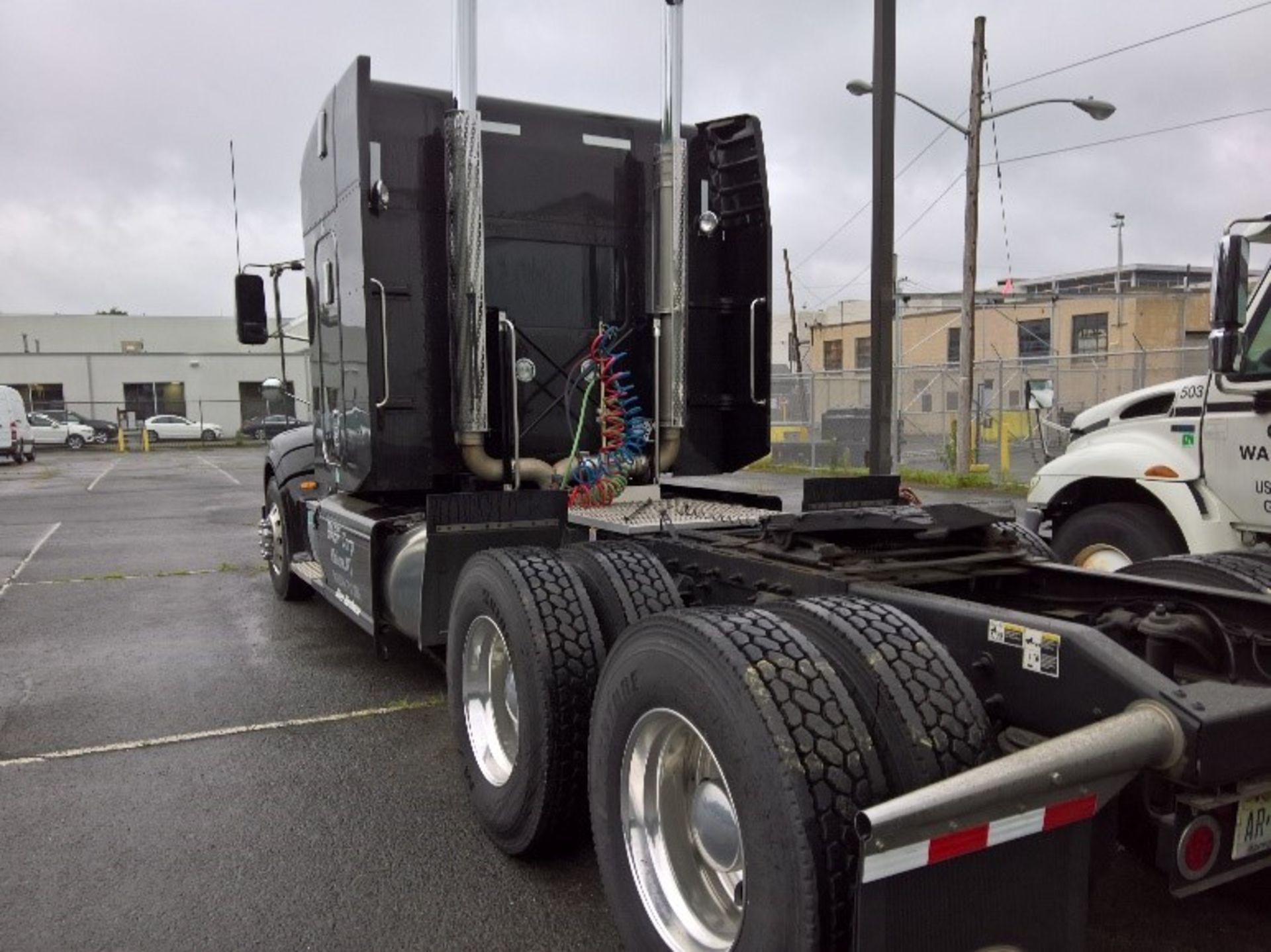 2014 PETERBILT 386 Truck with Sleeper - 485 HP - Image 2 of 11