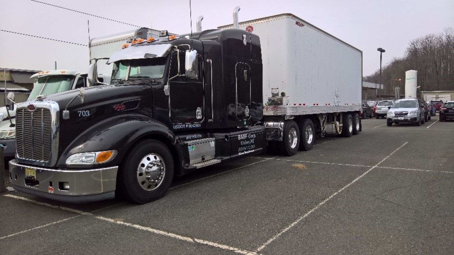 2014 PETERBILT 386 Truck with Sleeper - 485 HP