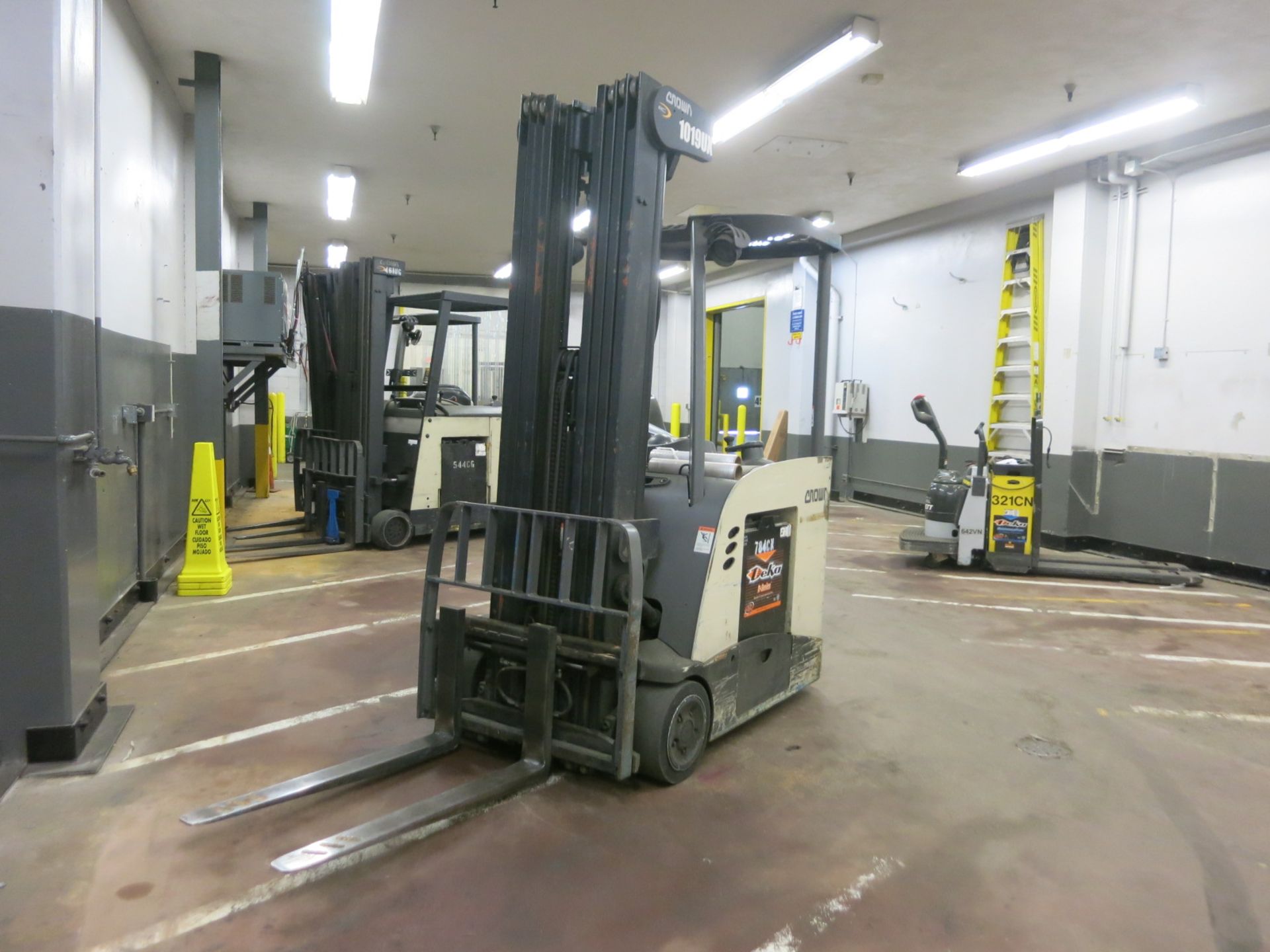 Forklift - Image 2 of 3