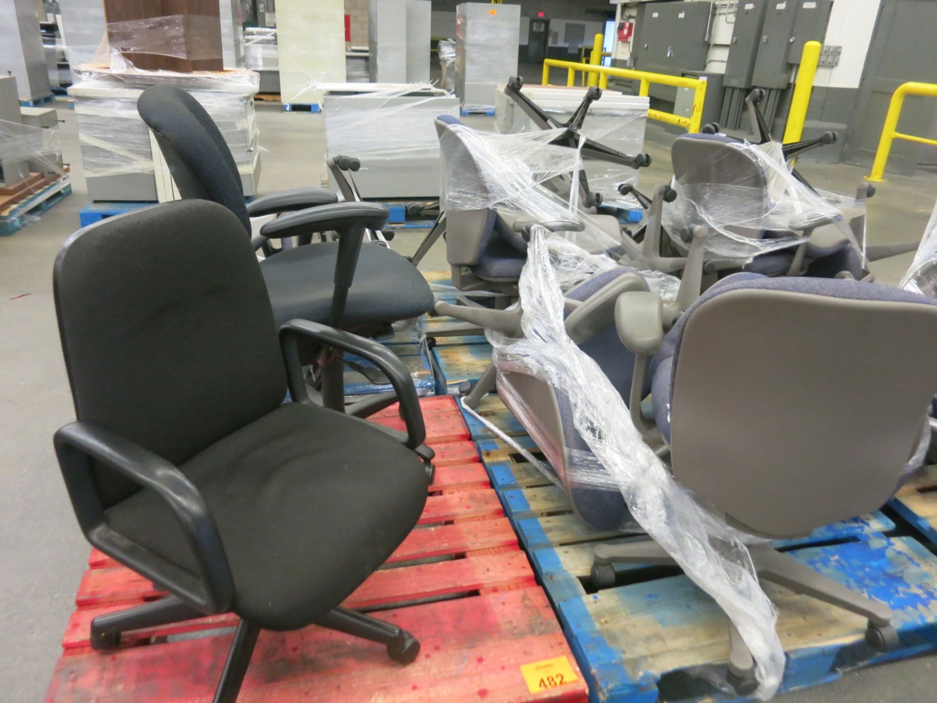 Office Chairs - Image 4 of 9