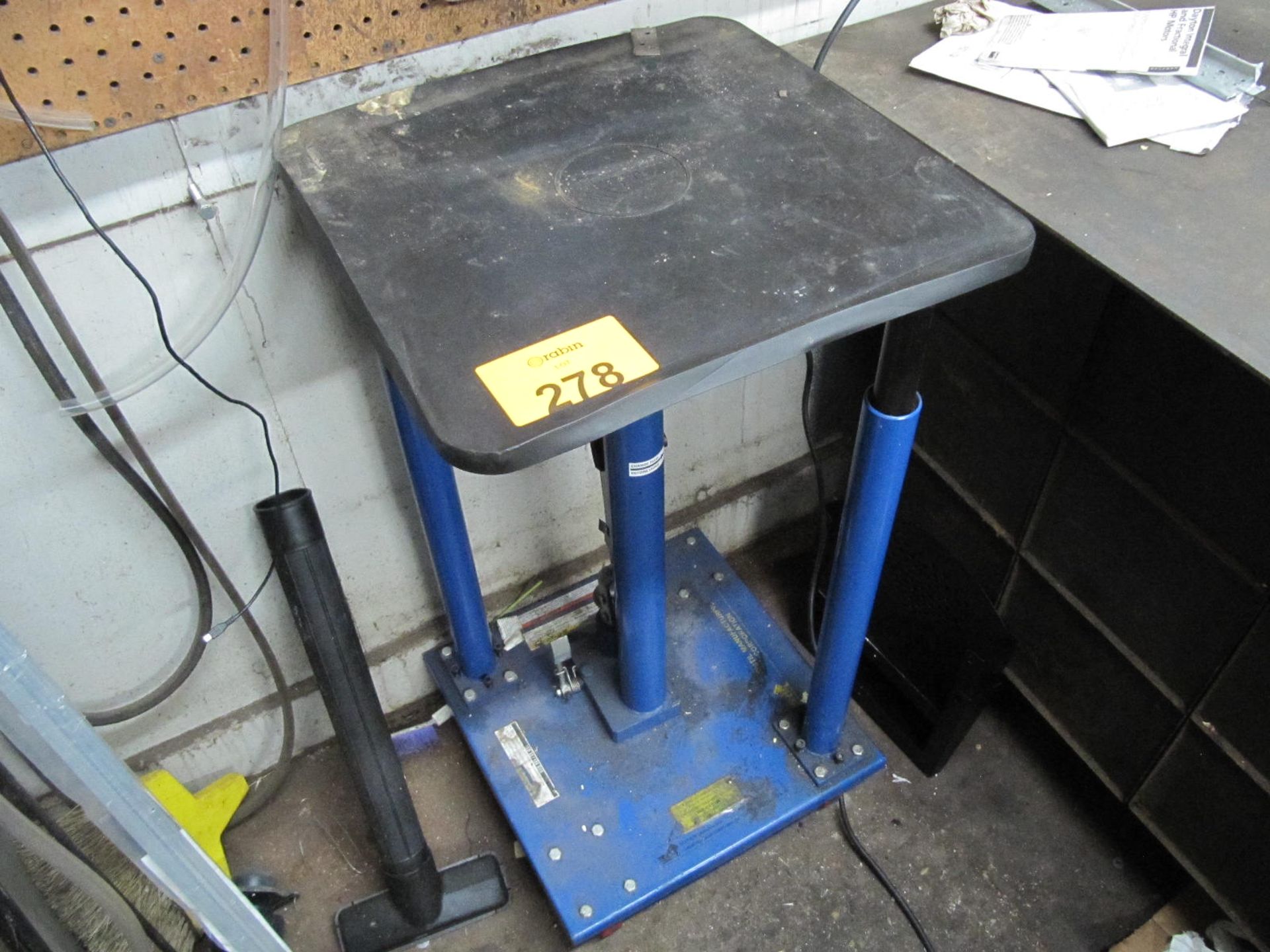 Hydraulic table