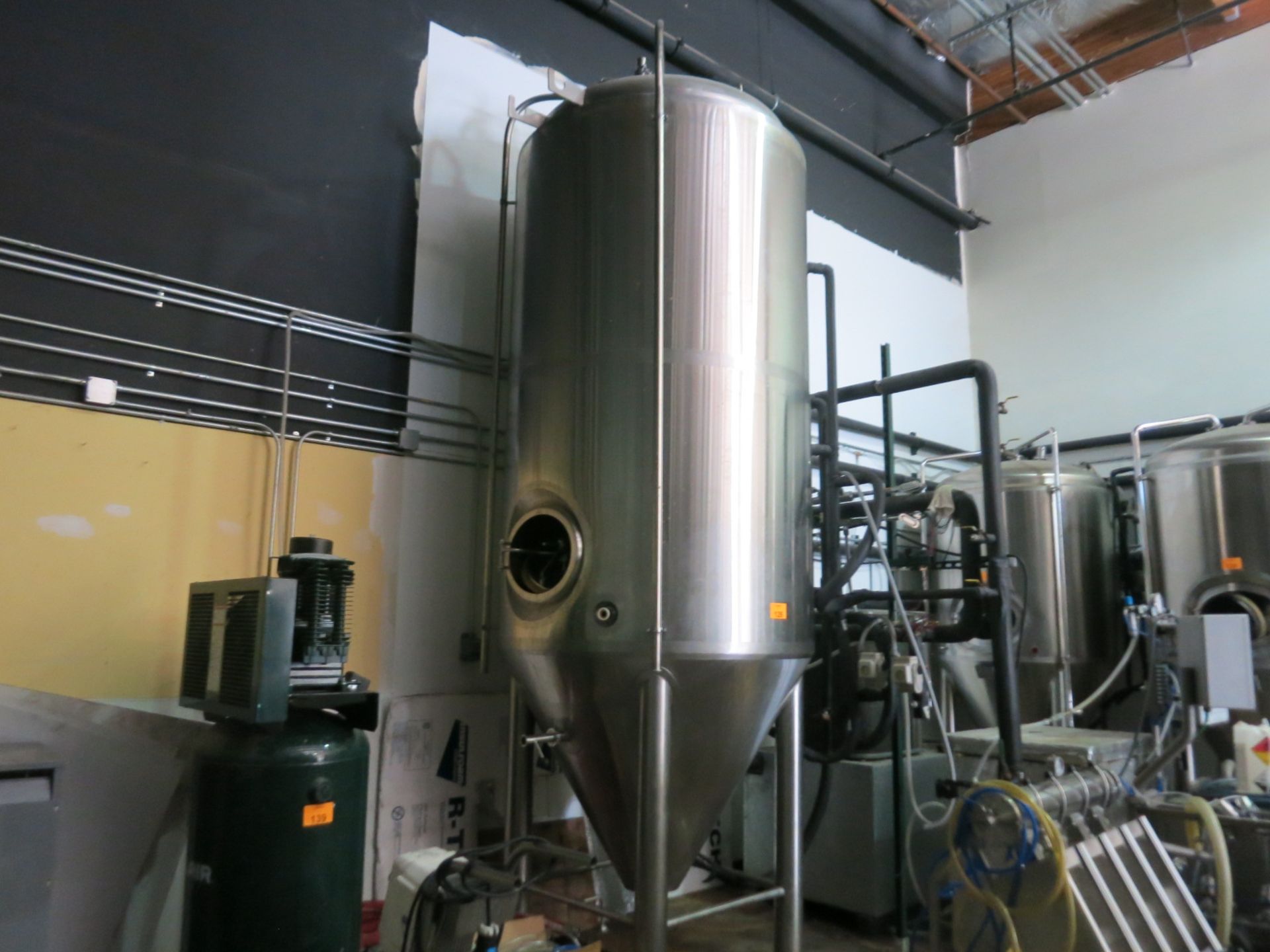 30 BBL Stainless Fermentation Tank - Image 2 of 6