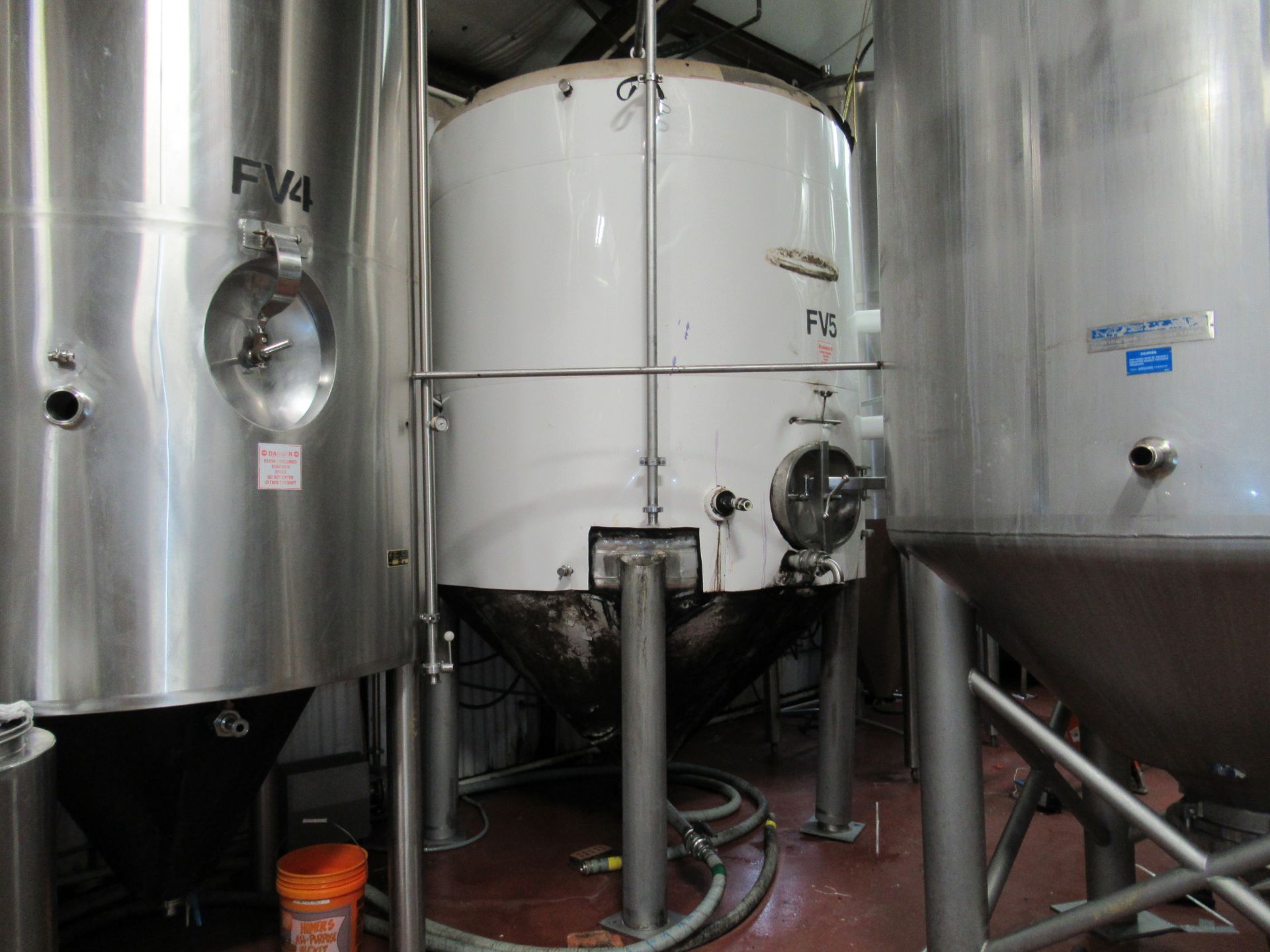 40 BBL Stainless Steel jacketed Brite beer tank - Image 4 of 5
