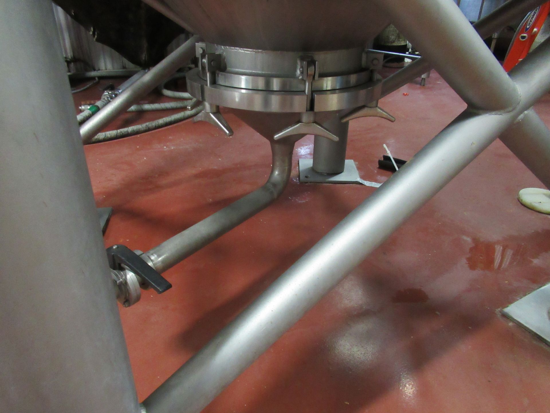 Mueller 70 BBL (2,220 gal.) Stainless Steel Cone Bottom jacketed fermenter - Image 3 of 5