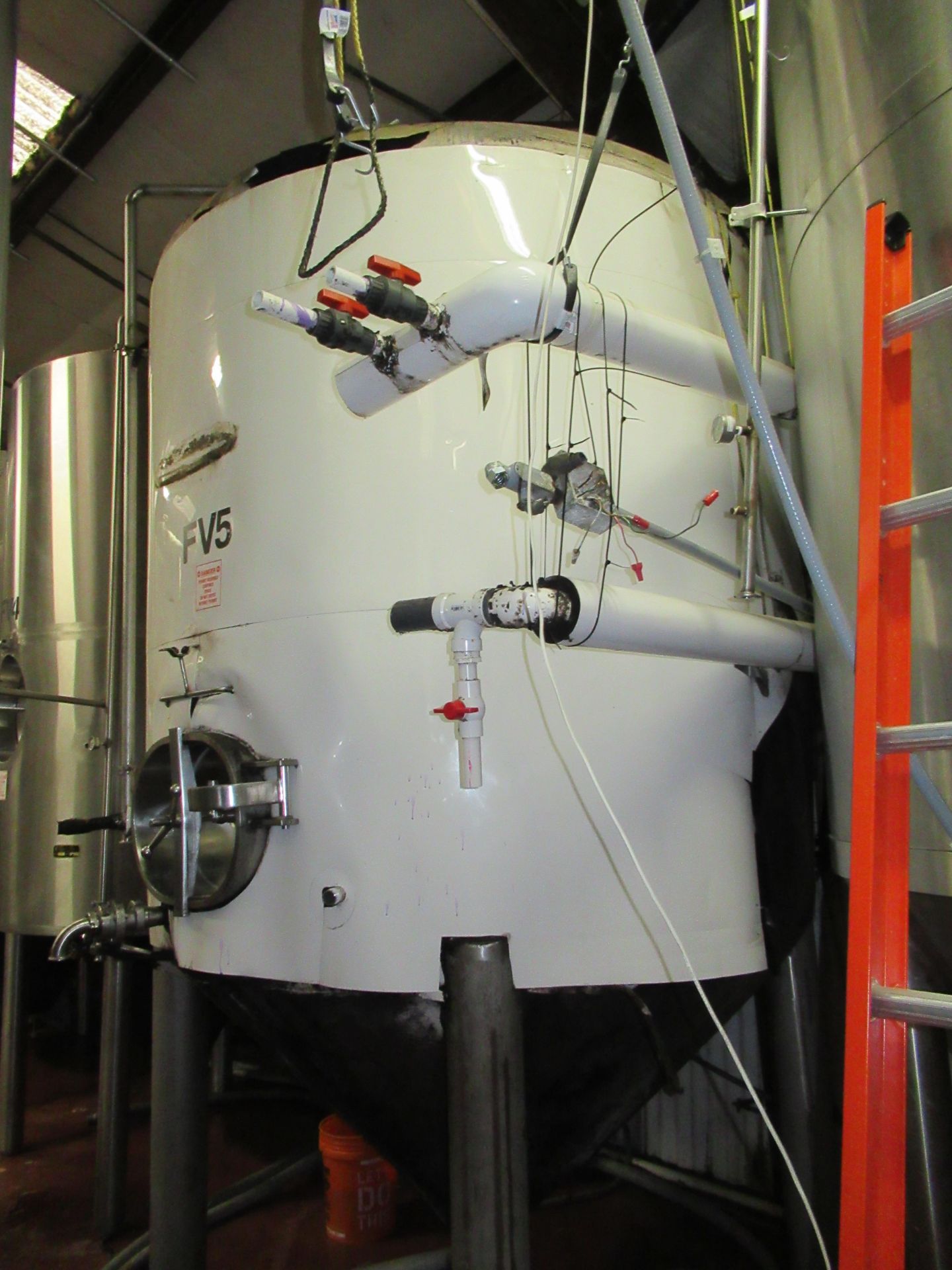 40 BBL Stainless Steel jacketed Brite beer tank - Image 2 of 5