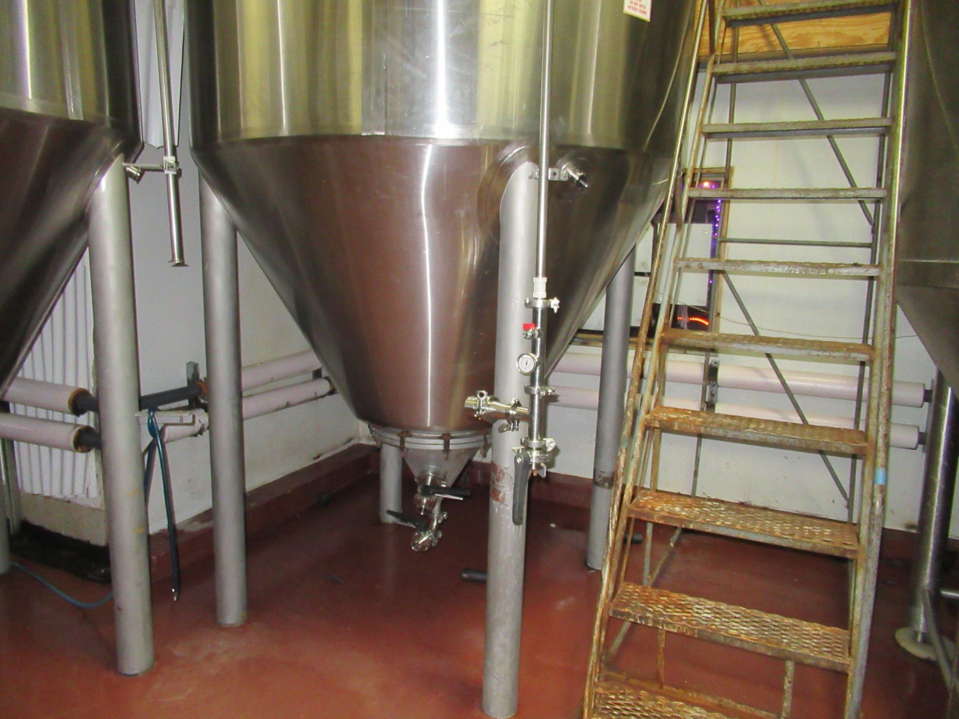 45 BBL Stainless Steel Cone Bottom jacketed fermenter - Image 2 of 3