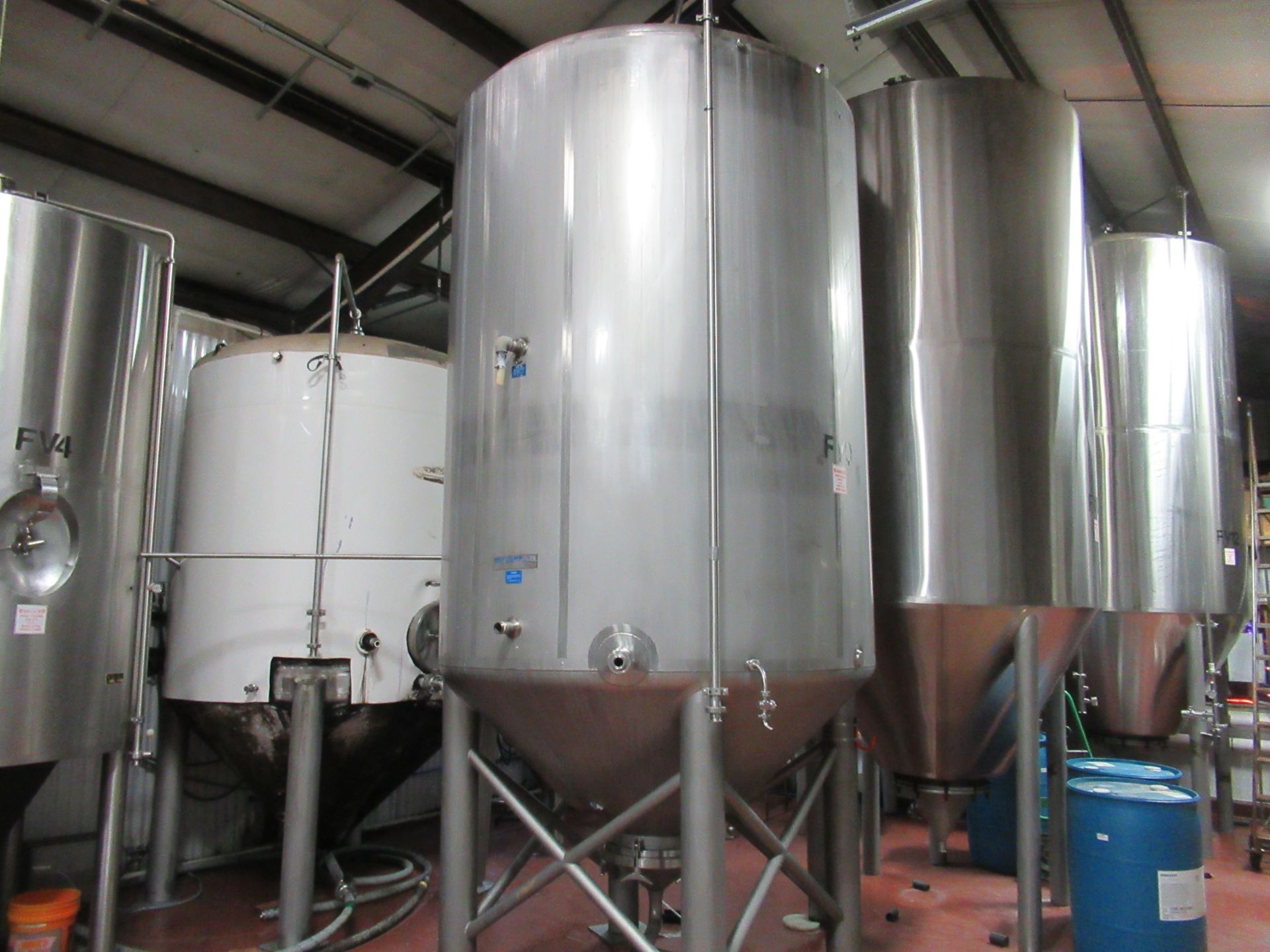 Mueller 70 BBL (2,220 gal.) Stainless Steel Cone Bottom jacketed fermenter - Image 2 of 5