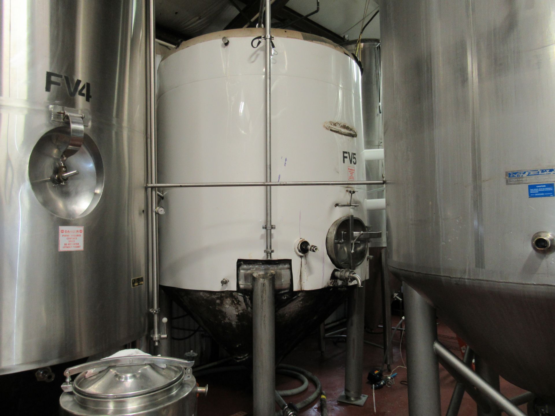 40 BBL Stainless Steel jacketed Brite beer tank