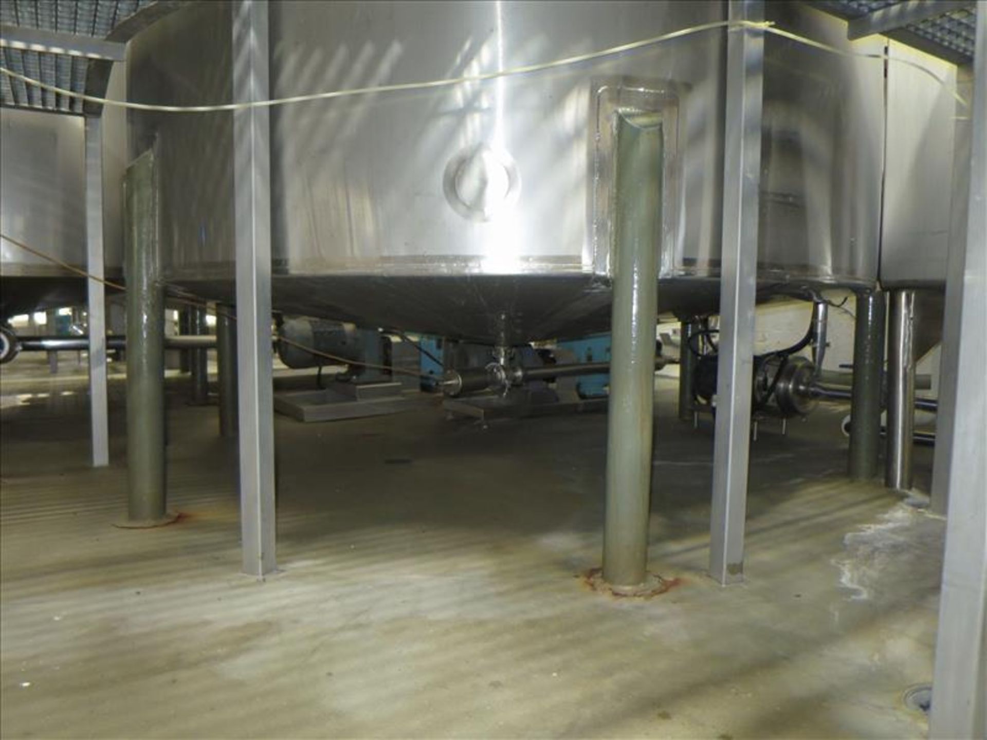 approx. 3,603 gallon S/S closed-top vertical mix/blend tank, c/w: dished top & bottom, bottom - Image 5 of 5