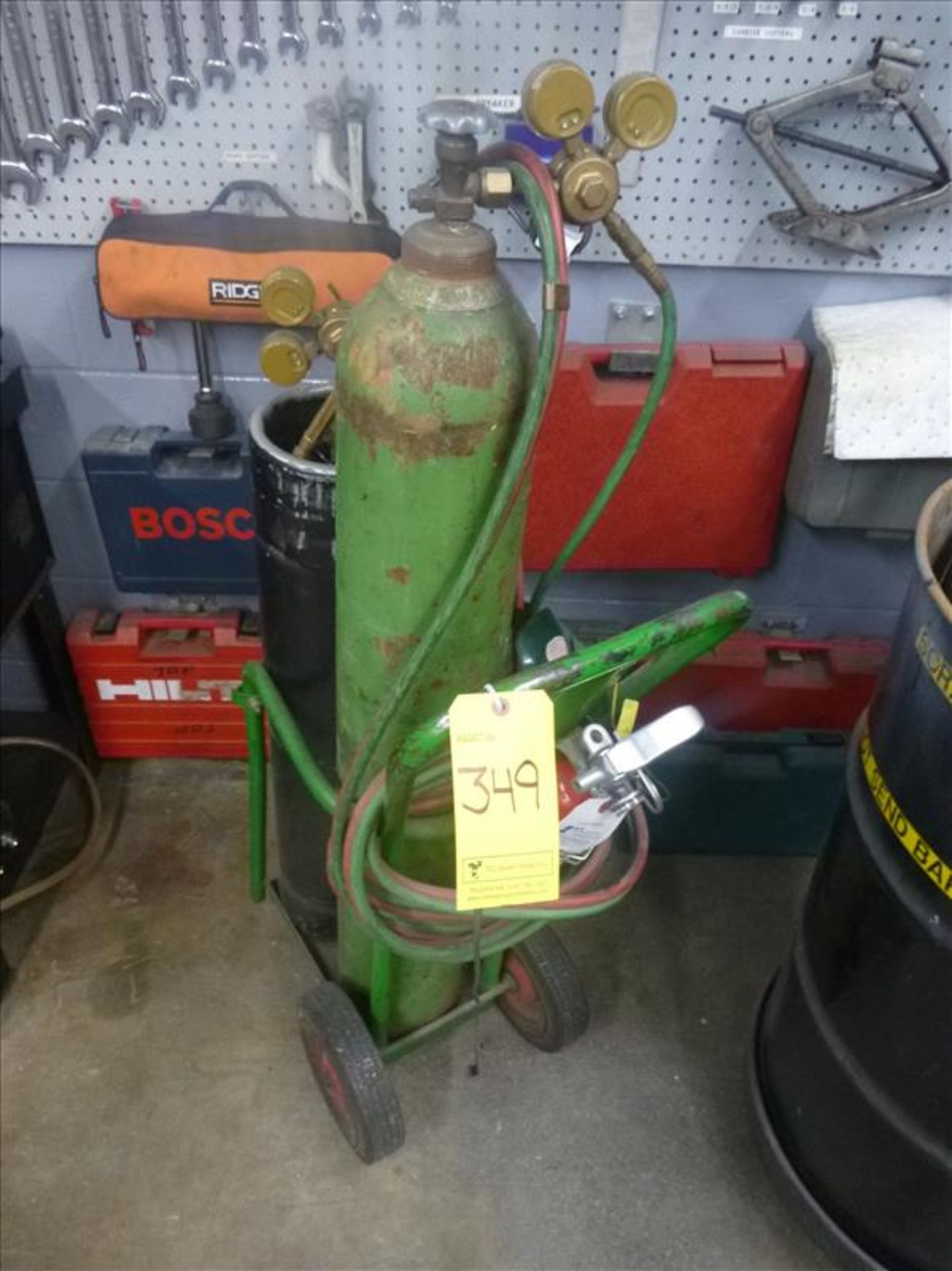 oxygen-acetylene torch set c/w cart (PLEASE NOTE: WELDING GAS TANKS ARE NOT INCLUDED)
