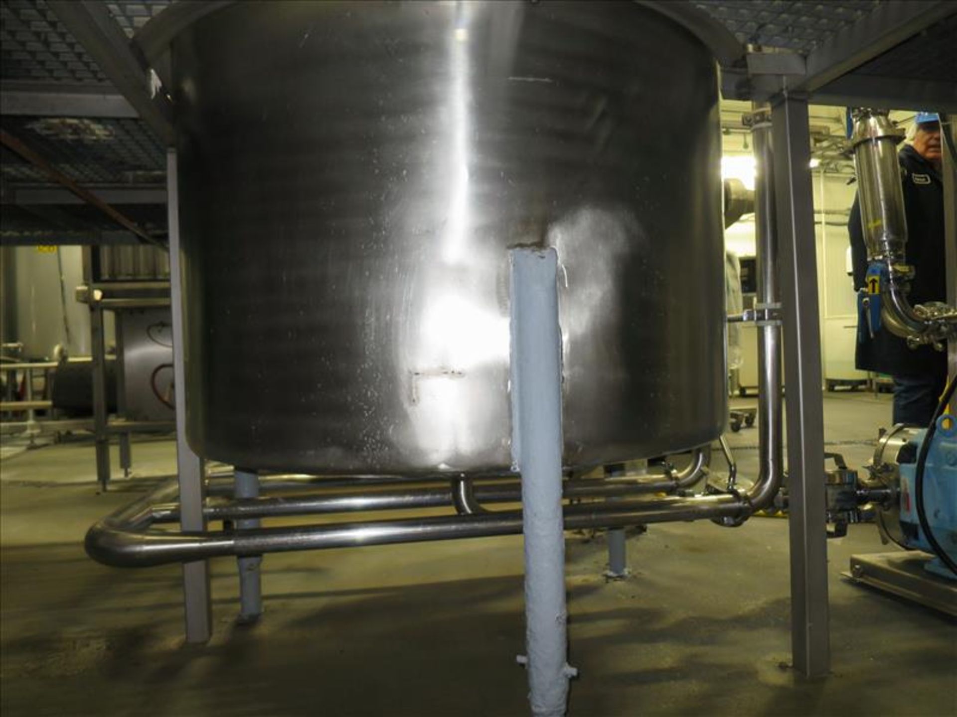 approx. 480 gallon S/S vertical mix/blend tank, c/w: flat open top w/ lids, dished bottom, bottom - Image 3 of 3