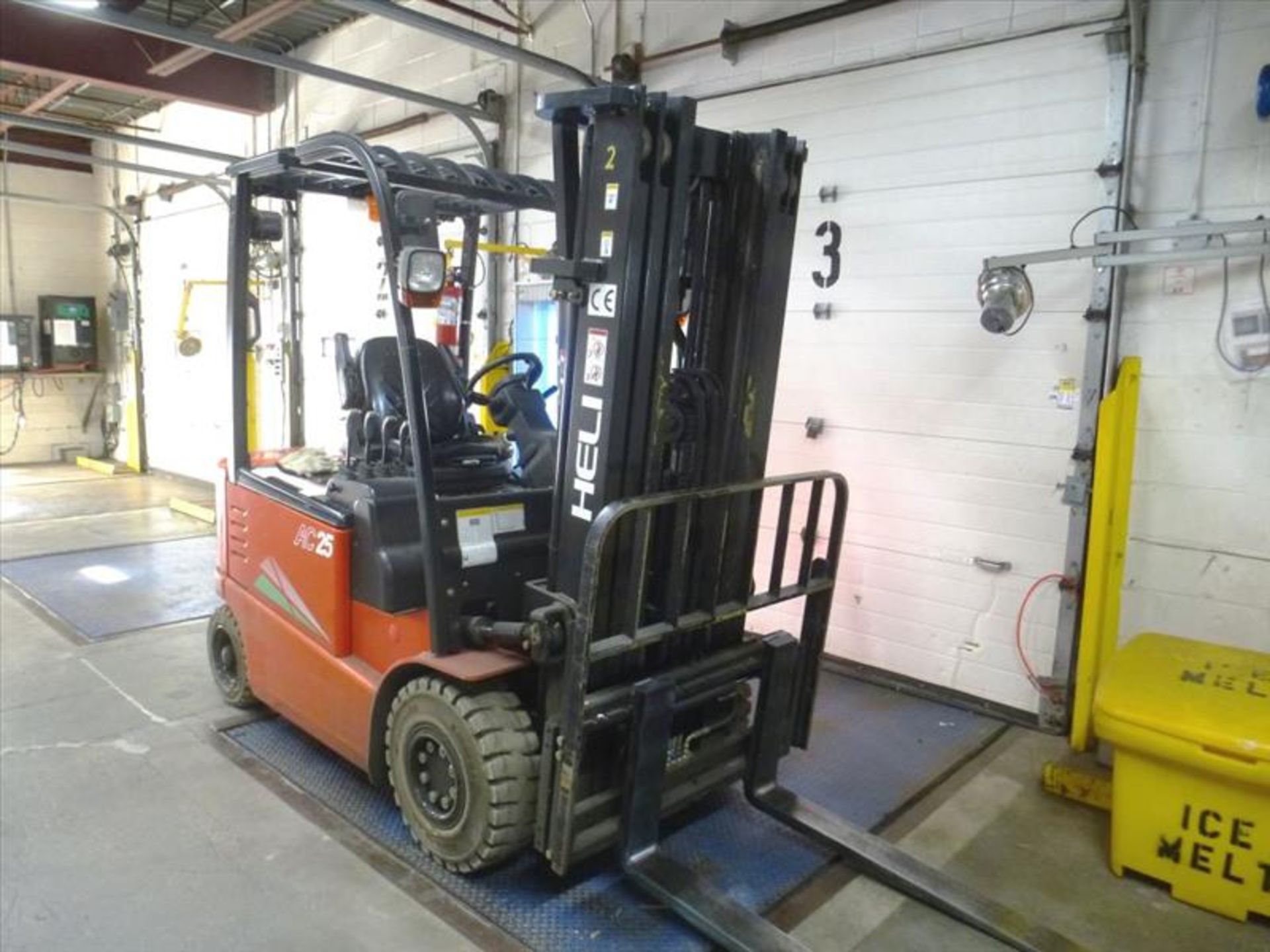 Heli AC25 electric forklift truck, model CPD25, ser. no. 050251G8460, 4512 lbs. cap. @ 24" load - Image 2 of 6