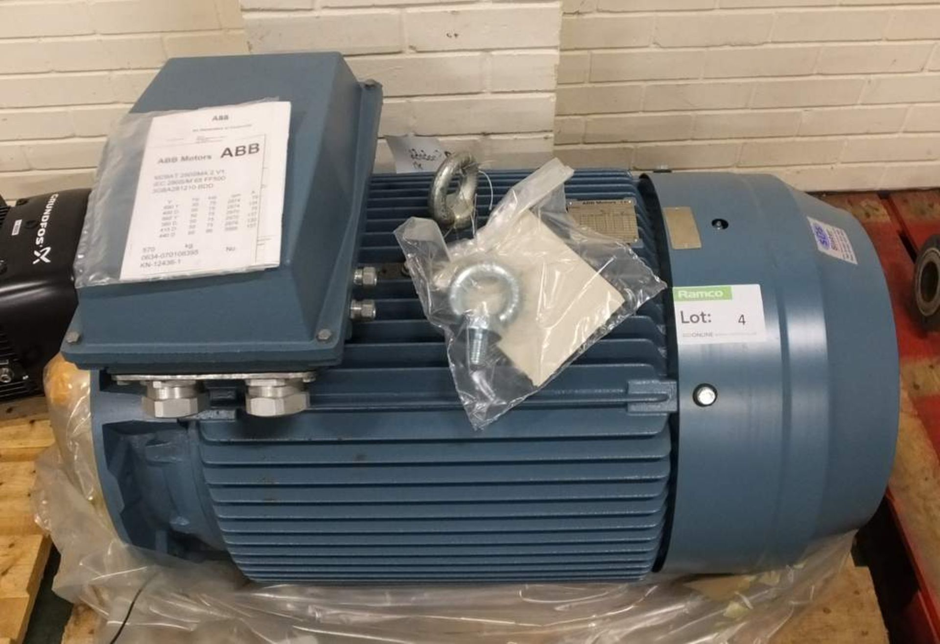 ABB motor M2BAT280 - 3 phase variable motor 50hz 400v - Image 2 of 4