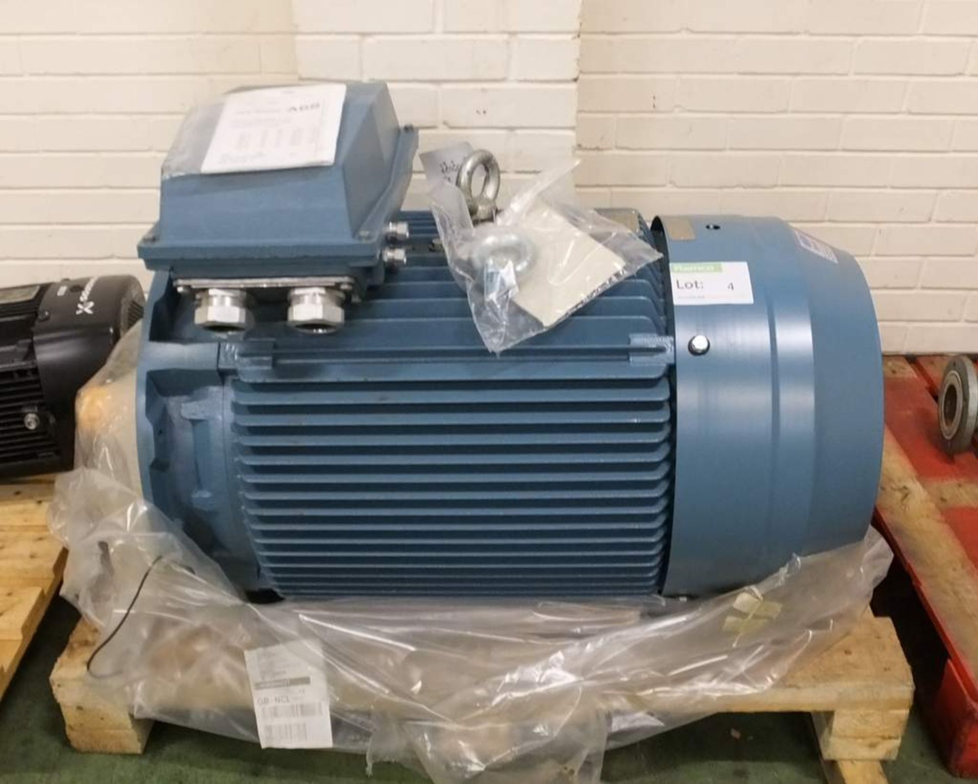 ABB motor M2BAT280 - 3 phase variable motor 50hz 400v