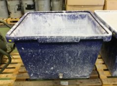 Plastic mixing tubs