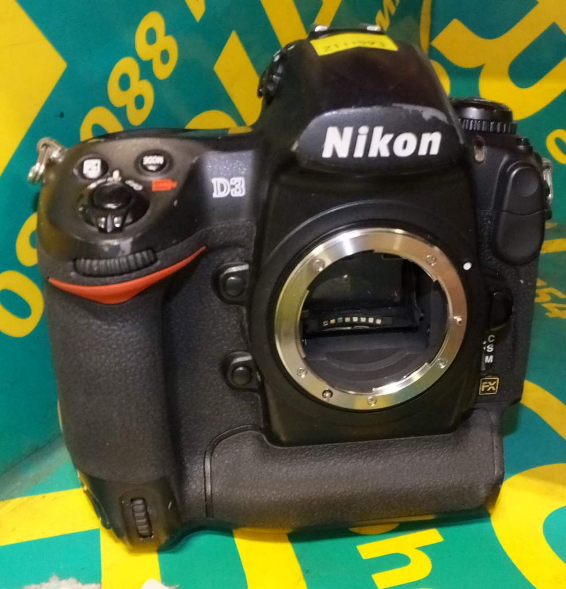 Nikon D3 Camera body & charger - no battery - Image 2 of 4