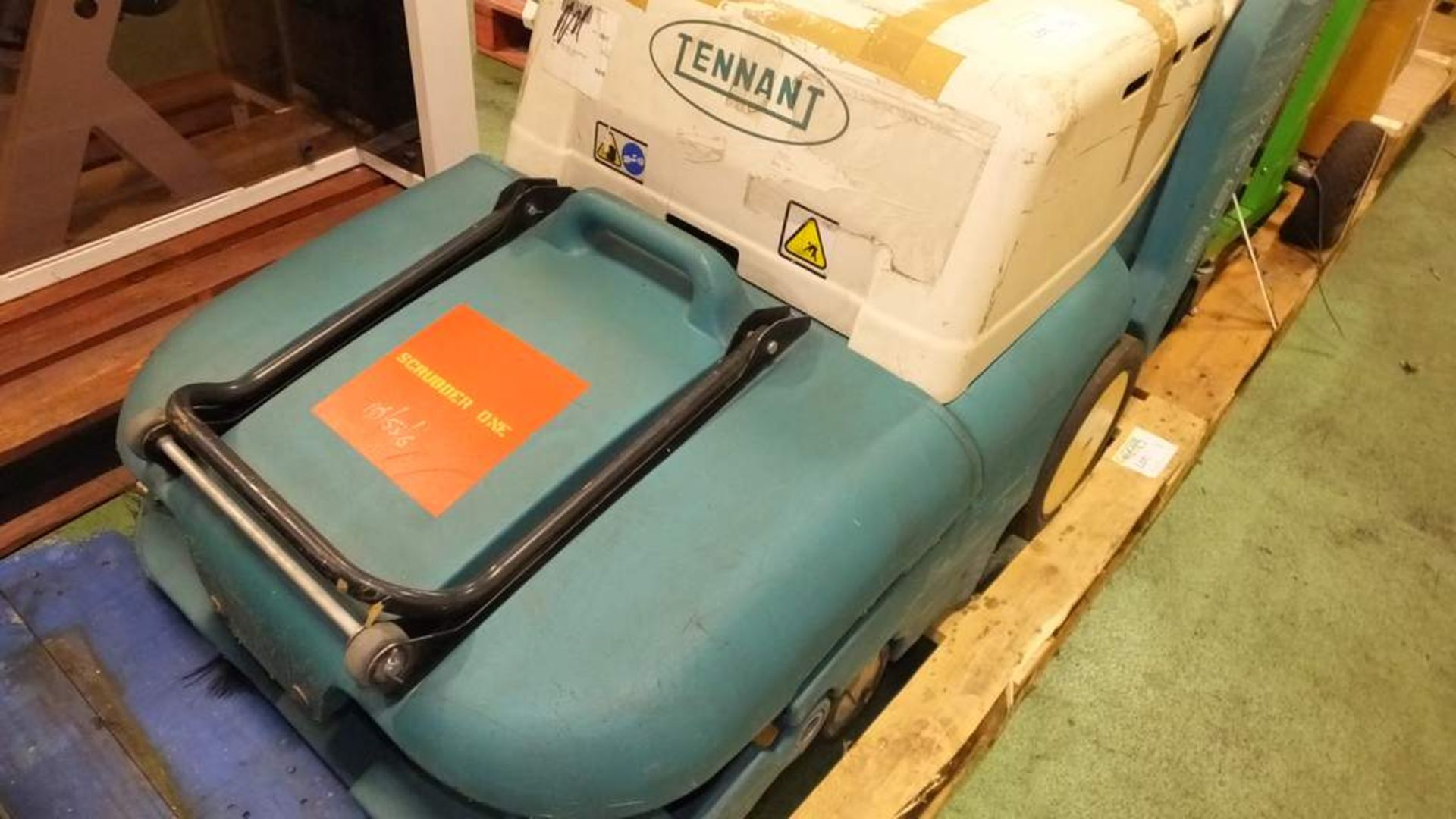 Tennant 3640 floor scrubber - Image 4 of 5