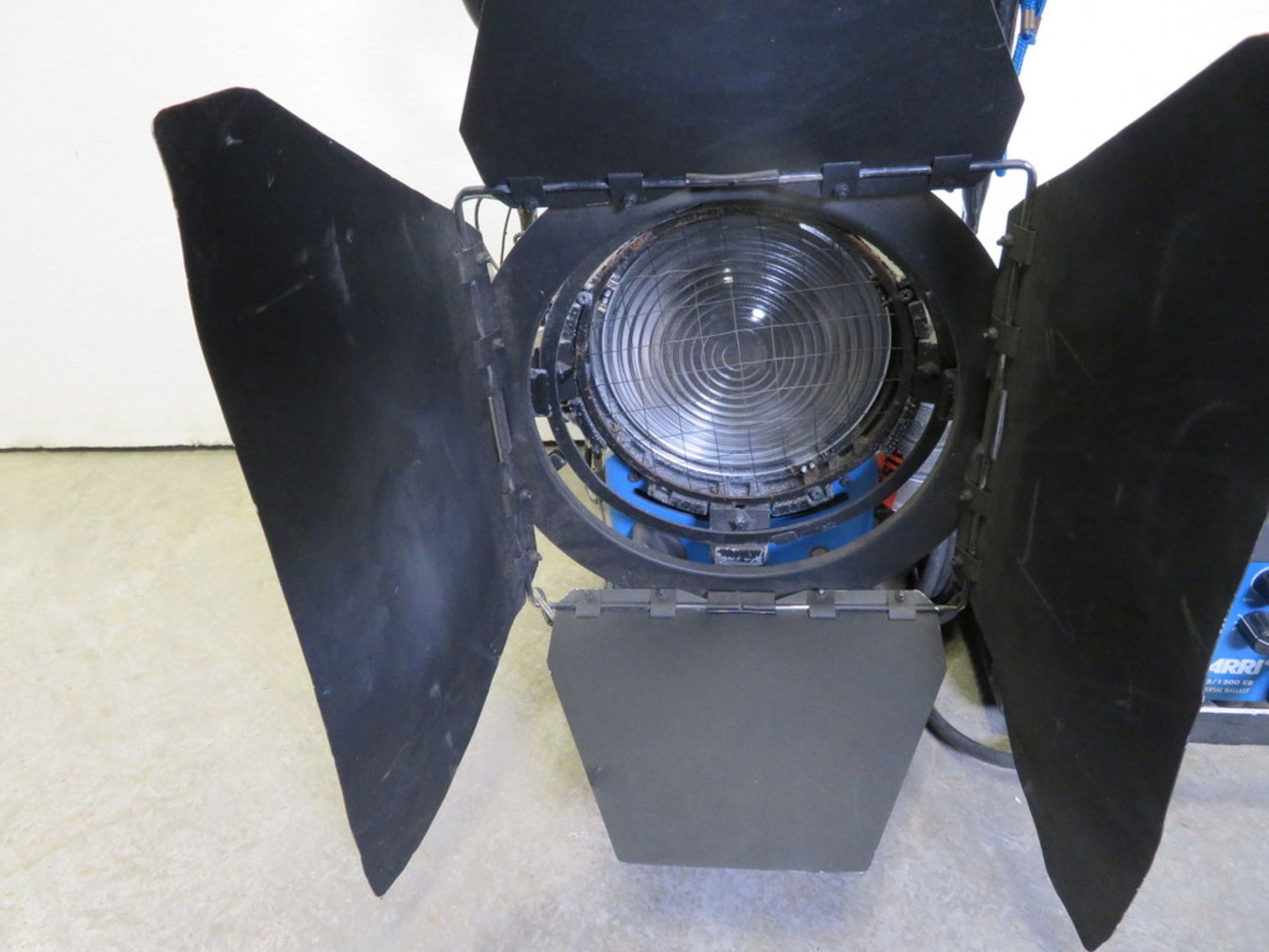 1 x Arri 1.2Kw MSR fresnel c/w electronic ballast & header cable - Image 3 of 5