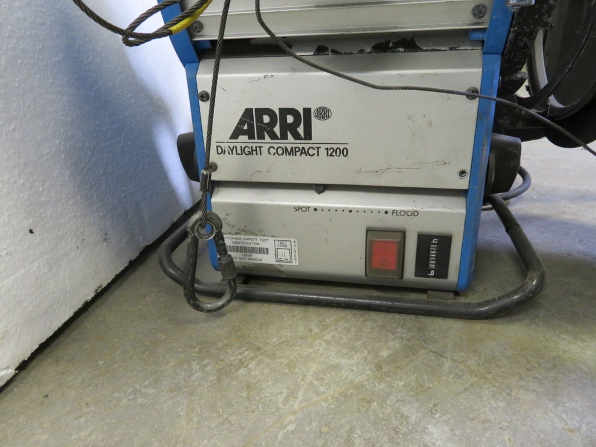 1 x Arri 1.2Kw MSR fresnel c/w electronic ballast & header cable - Image 2 of 5